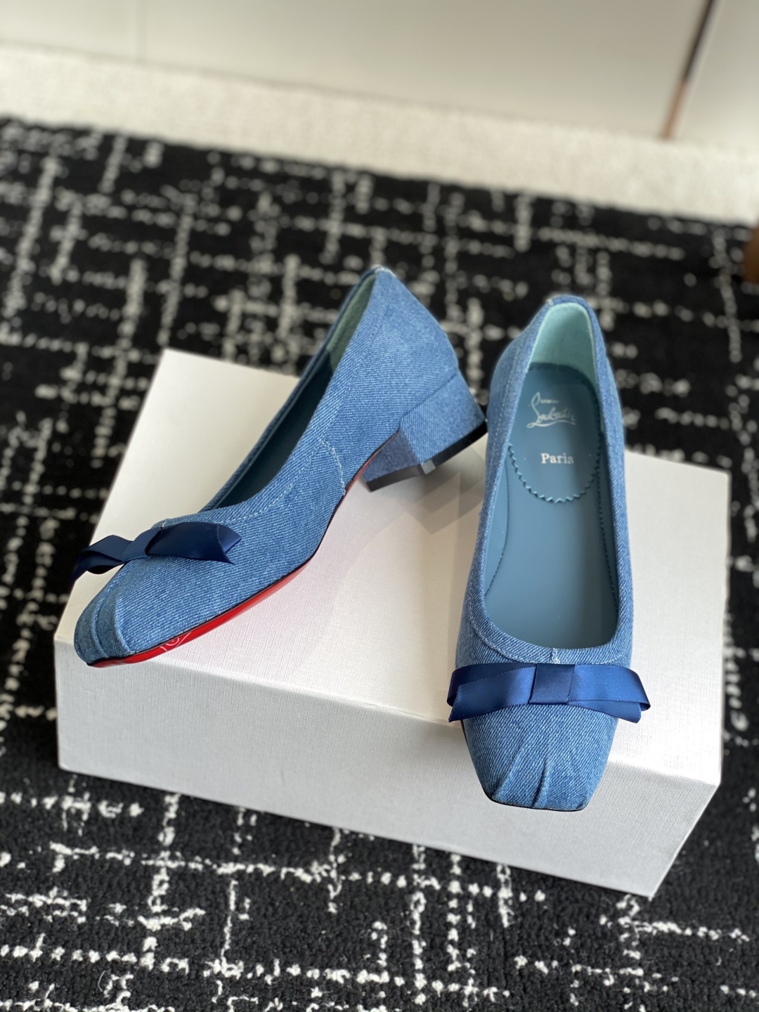 代购级
Christian Louboutin 25ss 春夏新款 单鞋
设计师 John Galli