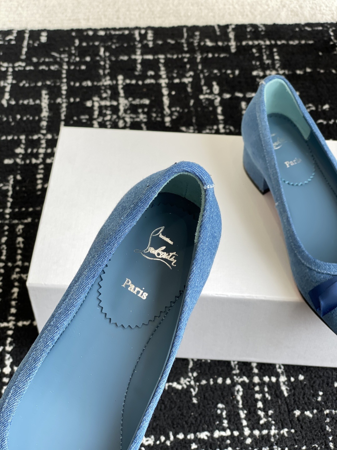 代购级
Christian Louboutin 25ss 春夏新款 单鞋
设计师 John Galli