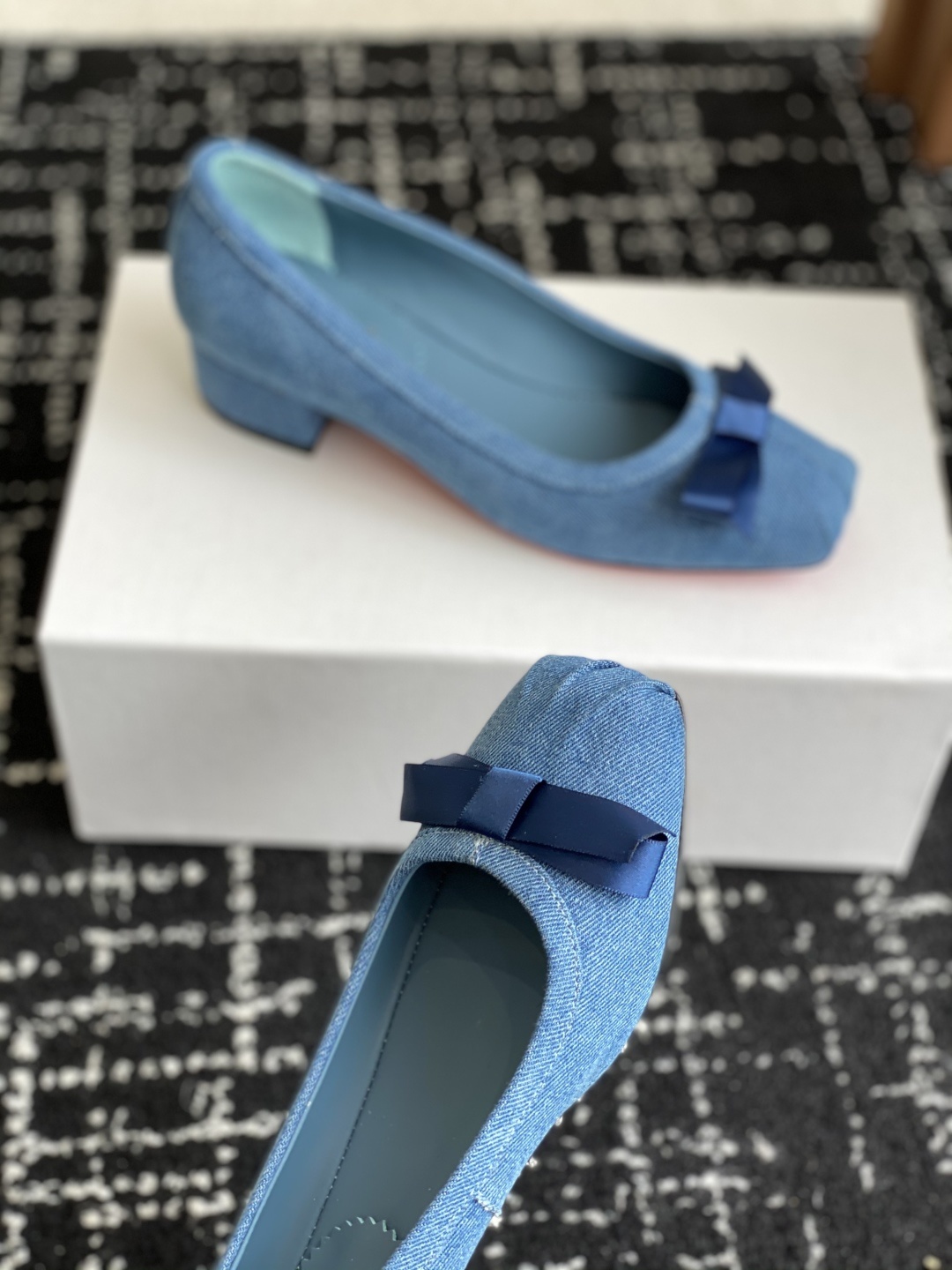 代购级
Christian Louboutin 25ss 春夏新款 单鞋
设计师 John Galli