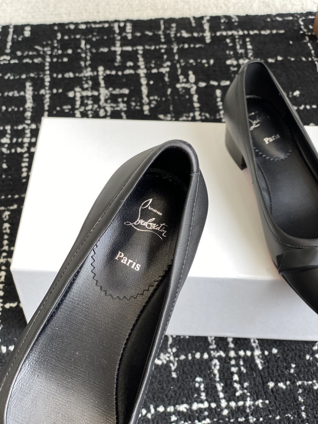 代购级
Christian Louboutin 25ss 春夏新款 单鞋
设计师 John Galli