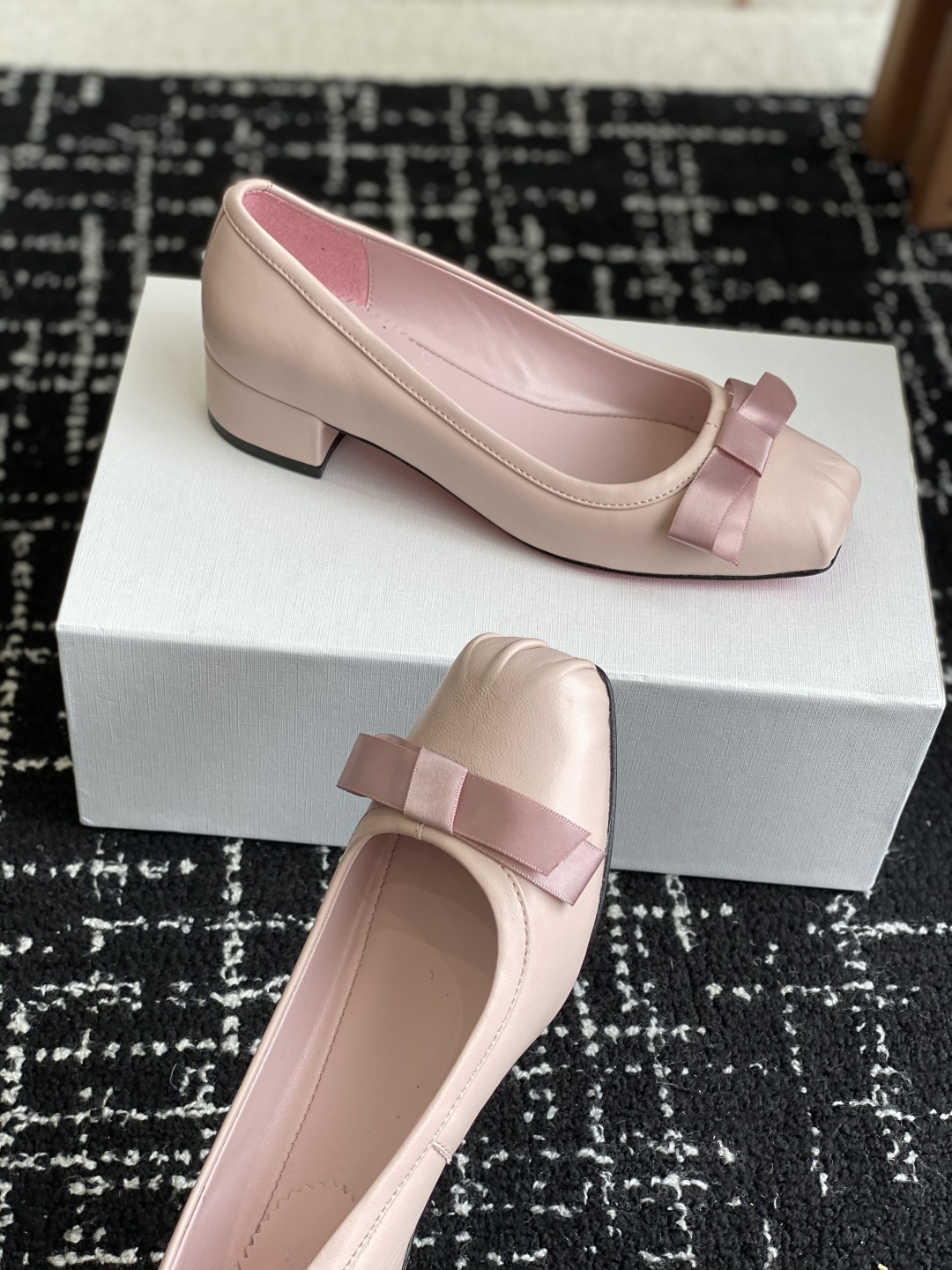 代购级
Christian Louboutin 25ss 春夏新款 单鞋
设计师 John Galli