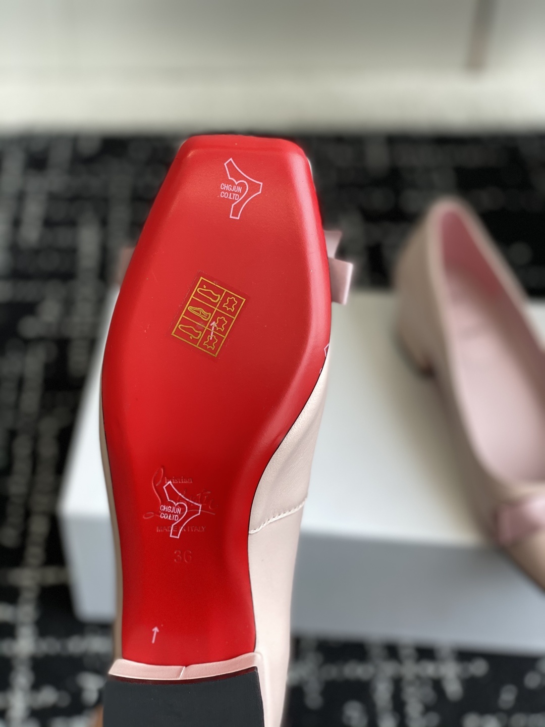 代购级
Christian Louboutin 25ss 春夏新款 单鞋
设计师 John Galli