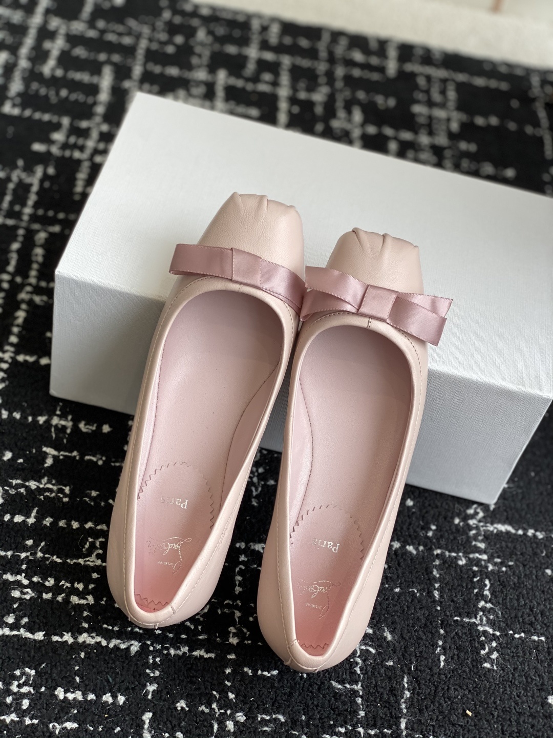 代购级
Christian Louboutin 25ss 春夏新款 单鞋
设计师 John Galli