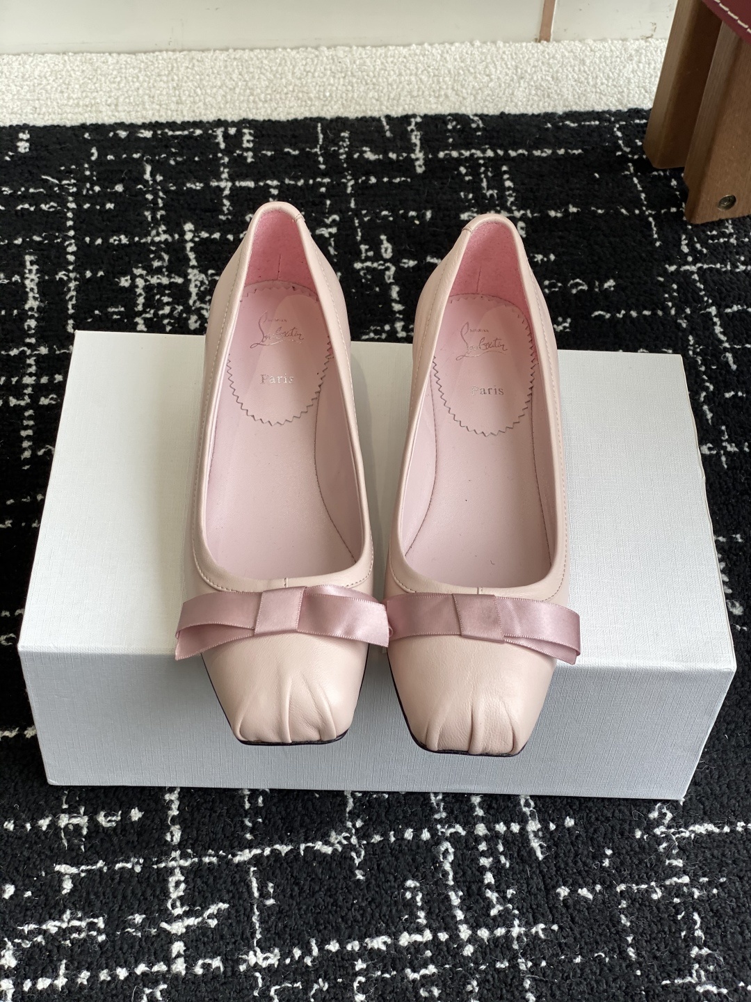 代购级
Christian Louboutin 25ss 春夏新款 单鞋
设计师 John Galli