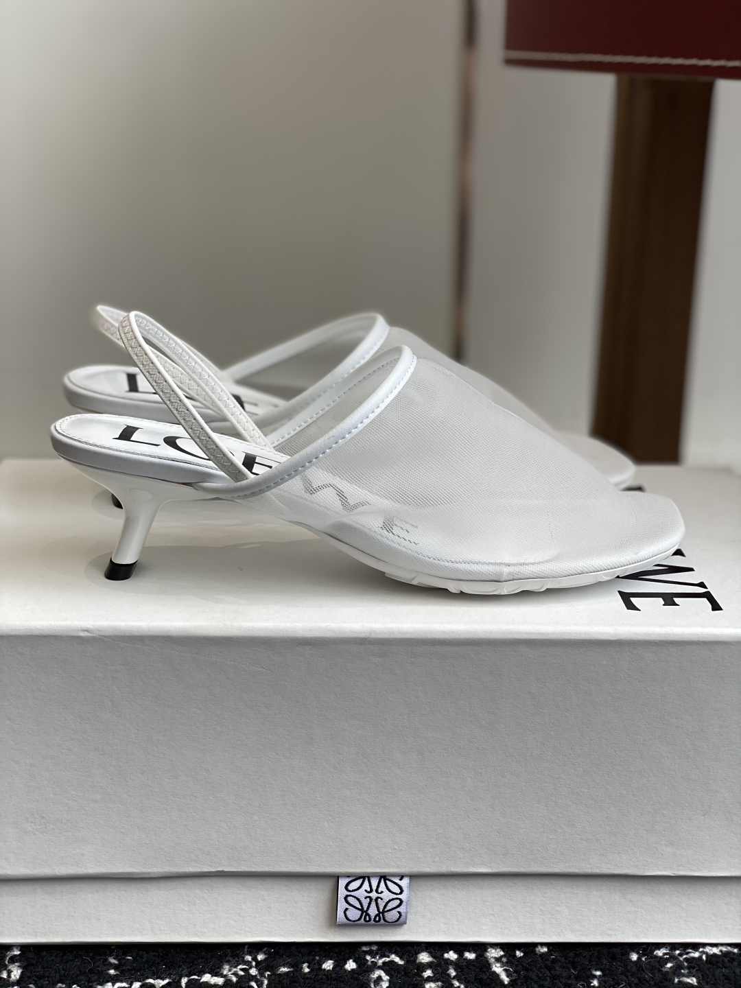 代购级
罗意威LOEWE 25ss 夏季限定冰丝网拖鞋

真正空调鞋，加若隐若现的美感，上脚真的太美了！