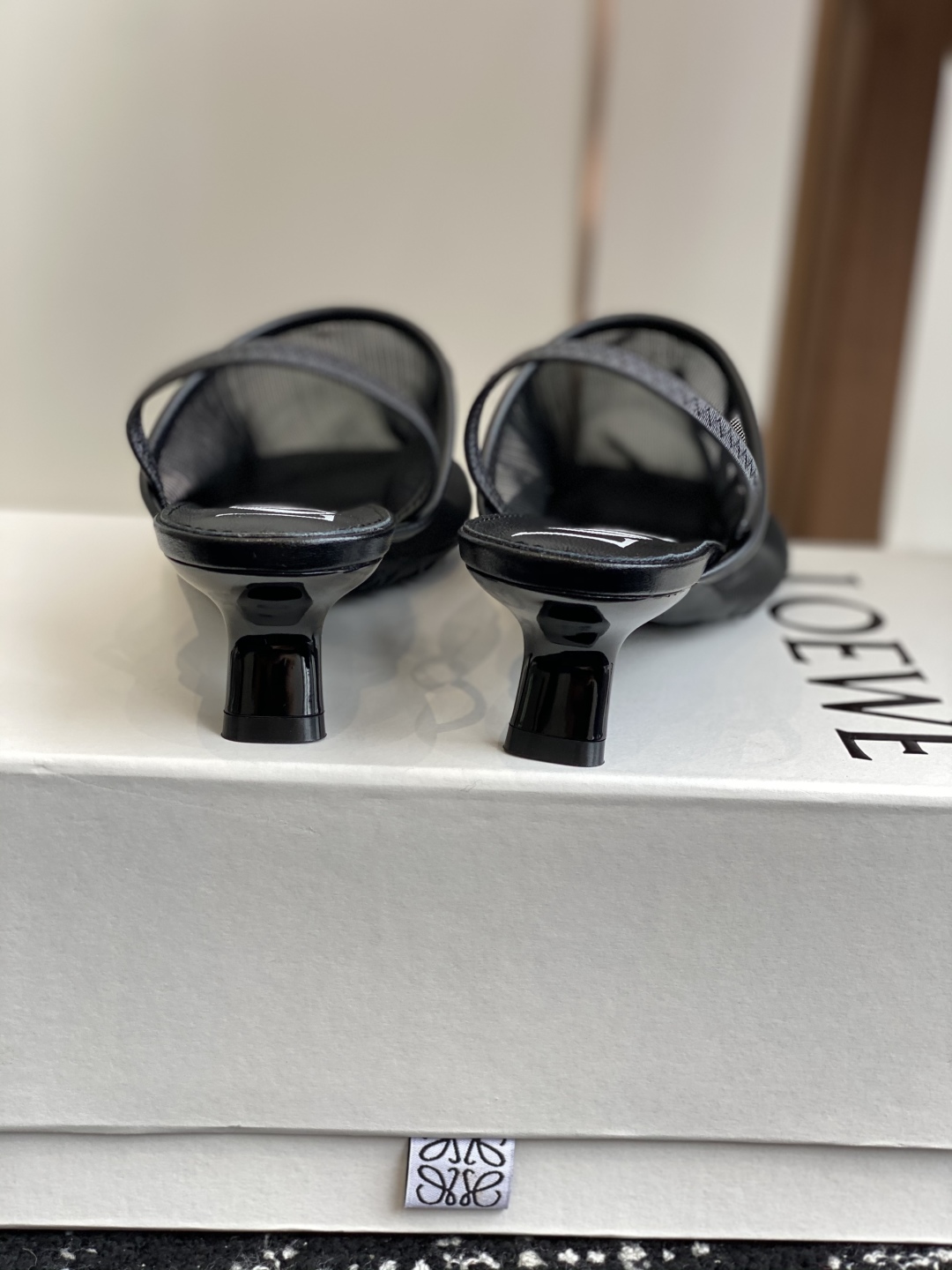 代购级
罗意威LOEWE 25ss 夏季限定冰丝网拖鞋

真正空调鞋，加若隐若现的美感，上脚真的太美了！