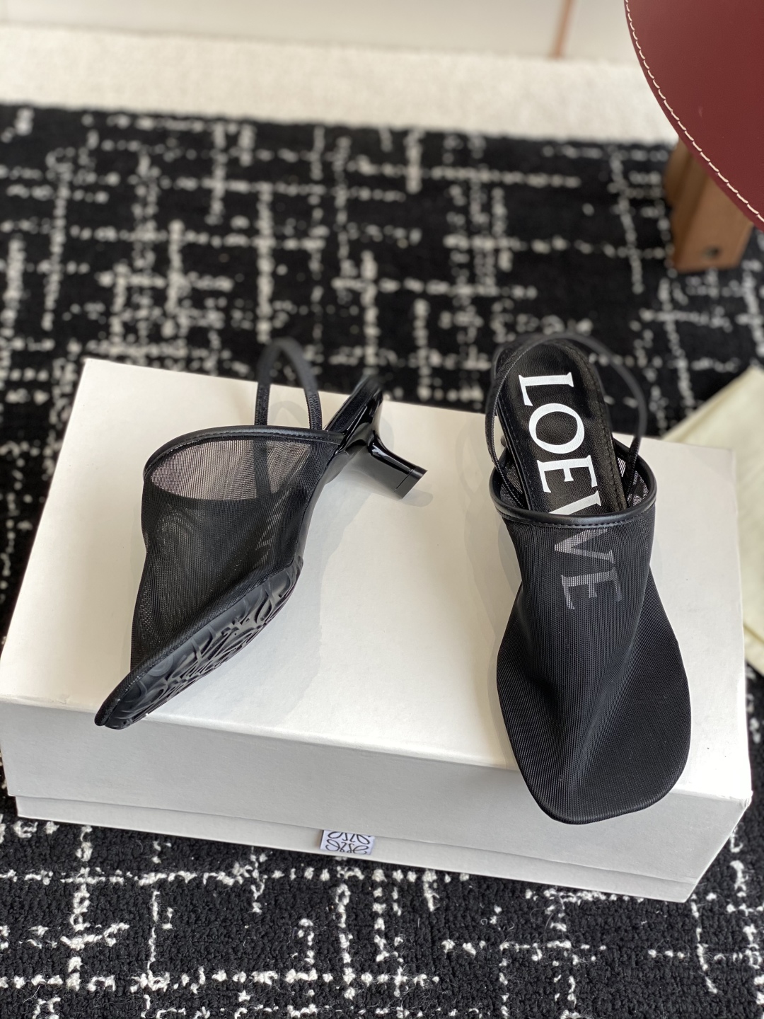 代购级
罗意威LOEWE 25ss 夏季限定冰丝网拖鞋

真正空调鞋，加若隐若现的美感，上脚真的太美了！