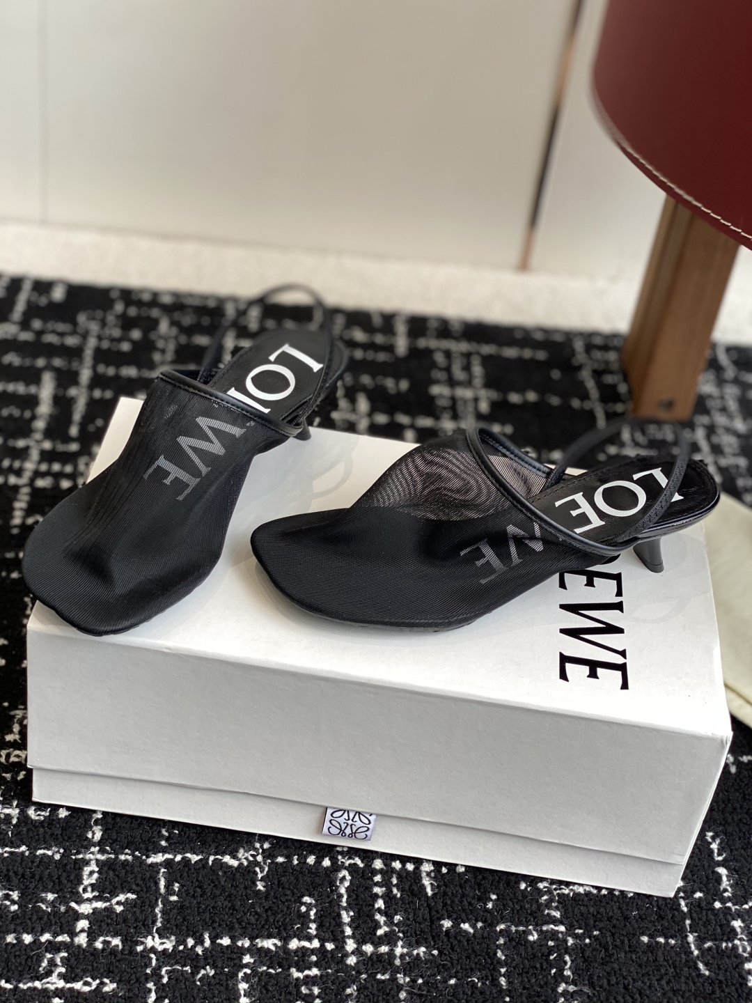代购级
罗意威LOEWE 25ss 夏季限定冰丝网拖鞋

真正空调鞋，加若隐若现的美感，上脚真的太美了！