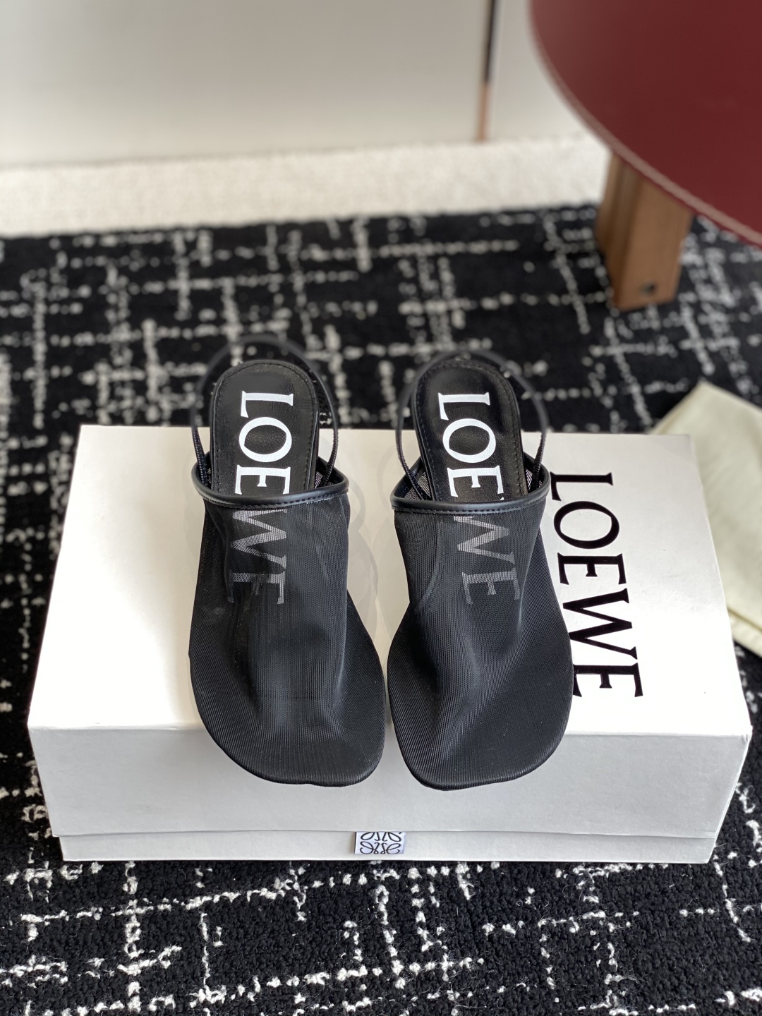 代购级
罗意威LOEWE 25ss 夏季限定冰丝网拖鞋

真正空调鞋，加若隐若现的美感，上脚真的太美了！
