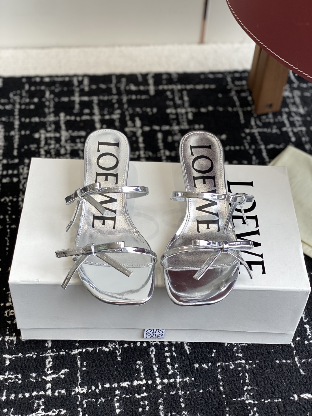 代购级
罗意威LOEWE 25ss 夏季 蝴蝶结 拖鞋

真正空调鞋，加若隐若现的美感，上脚真的太美了！