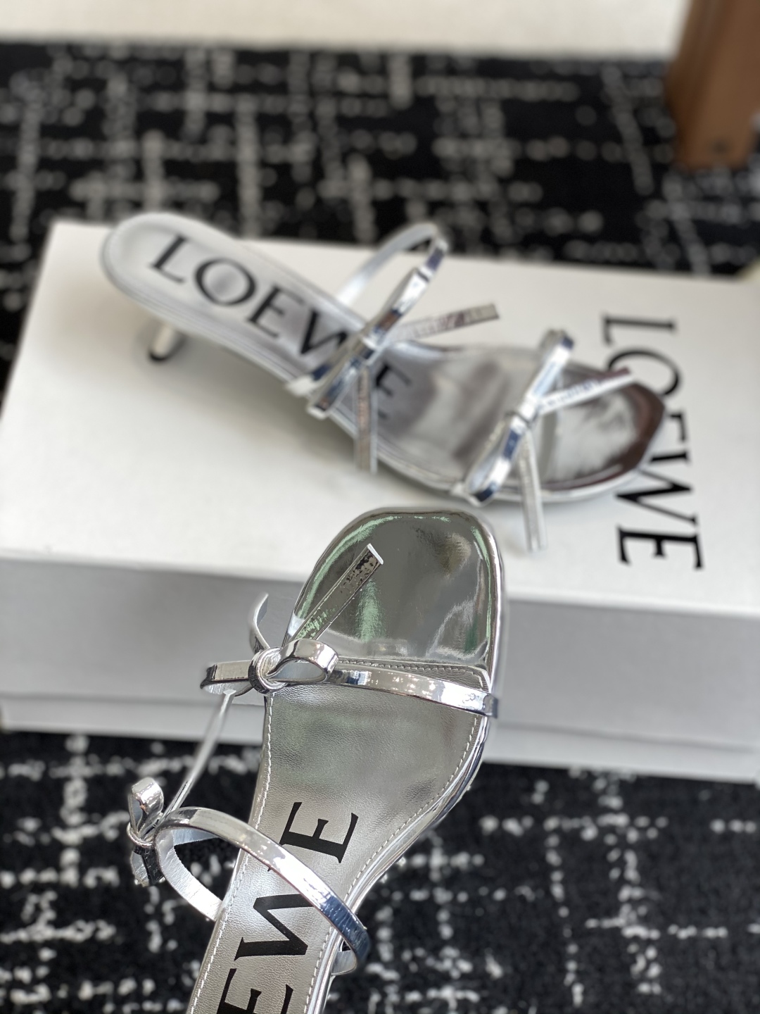 代购级
罗意威LOEWE 25ss 夏季 蝴蝶结 拖鞋

真正空调鞋，加若隐若现的美感，上脚真的太美了！