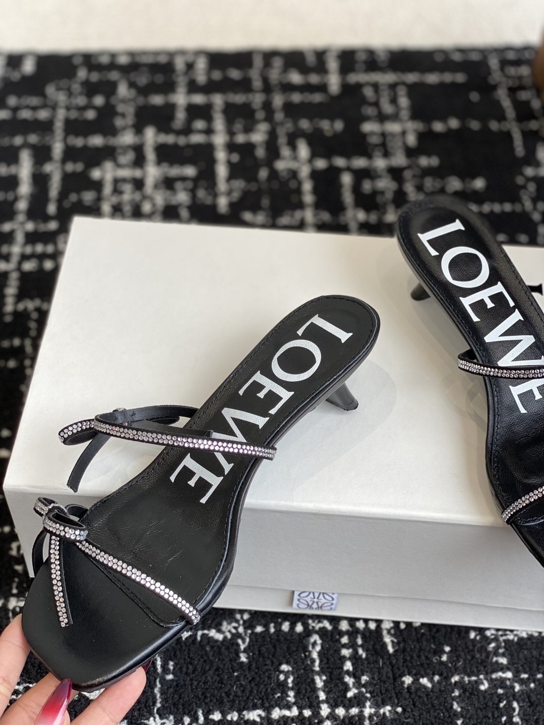 代购级
罗意威LOEWE 25ss 夏季 蝴蝶结 拖鞋

真正空调鞋，加若隐若现的美感，上脚真的太美了！