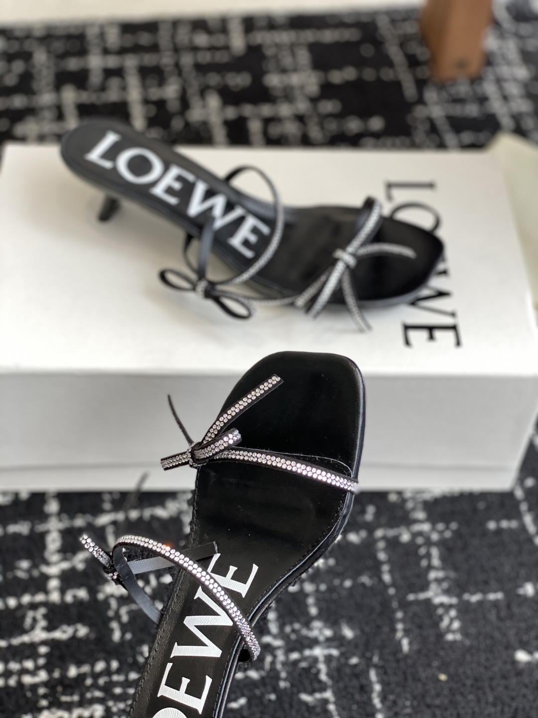 代购级
罗意威LOEWE 25ss 夏季 蝴蝶结 拖鞋

真正空调鞋，加若隐若现的美感，上脚真的太美了！