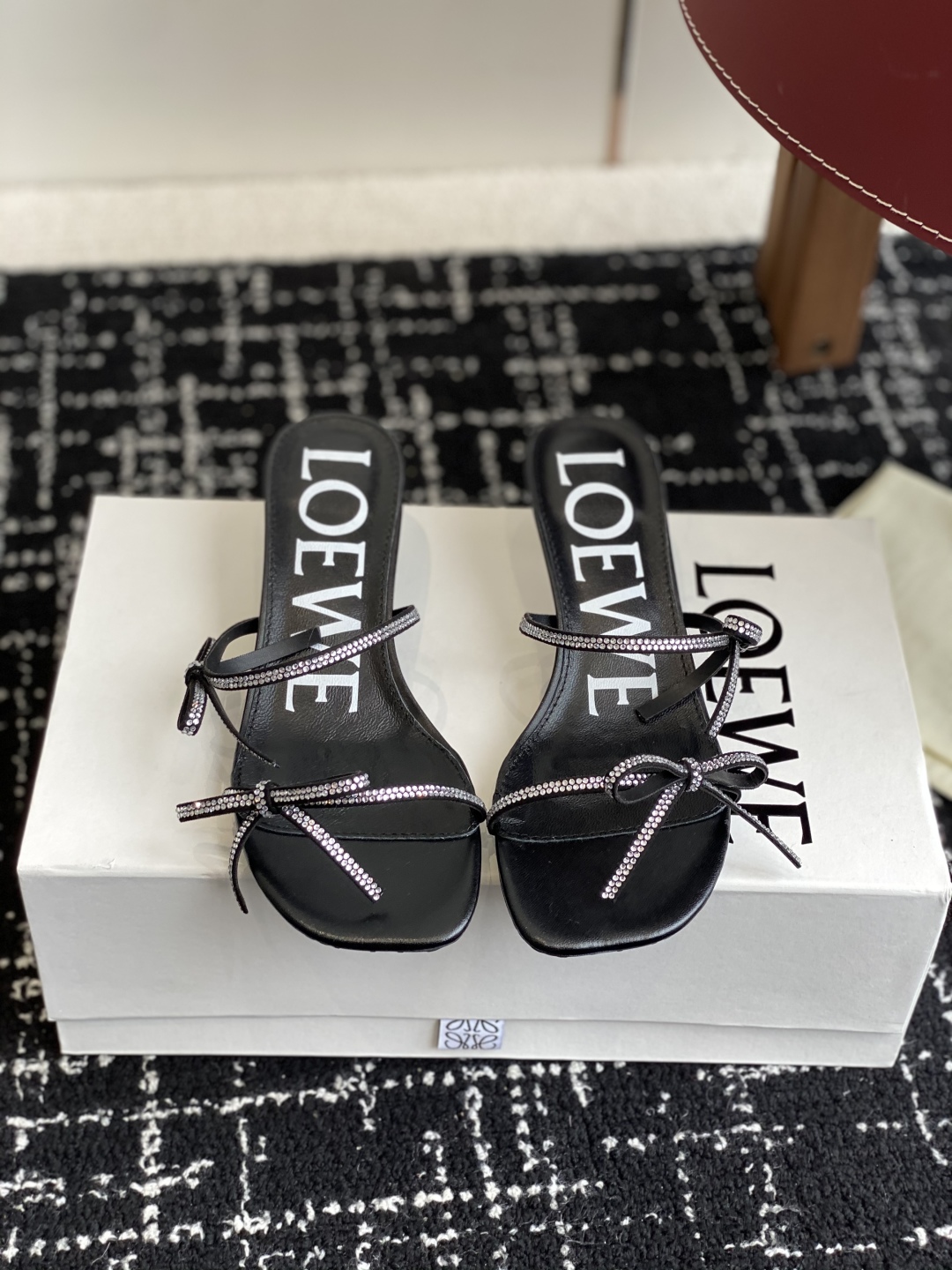 代购级
罗意威LOEWE 25ss 夏季 蝴蝶结 拖鞋

真正空调鞋，加若隐若现的美感，上脚真的太美了！