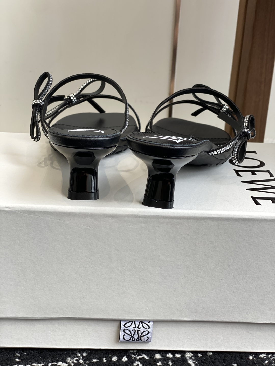 代购级
罗意威LOEWE 25ss 夏季 蝴蝶结 拖鞋

真正空调鞋，加若隐若现的美感，上脚真的太美了！