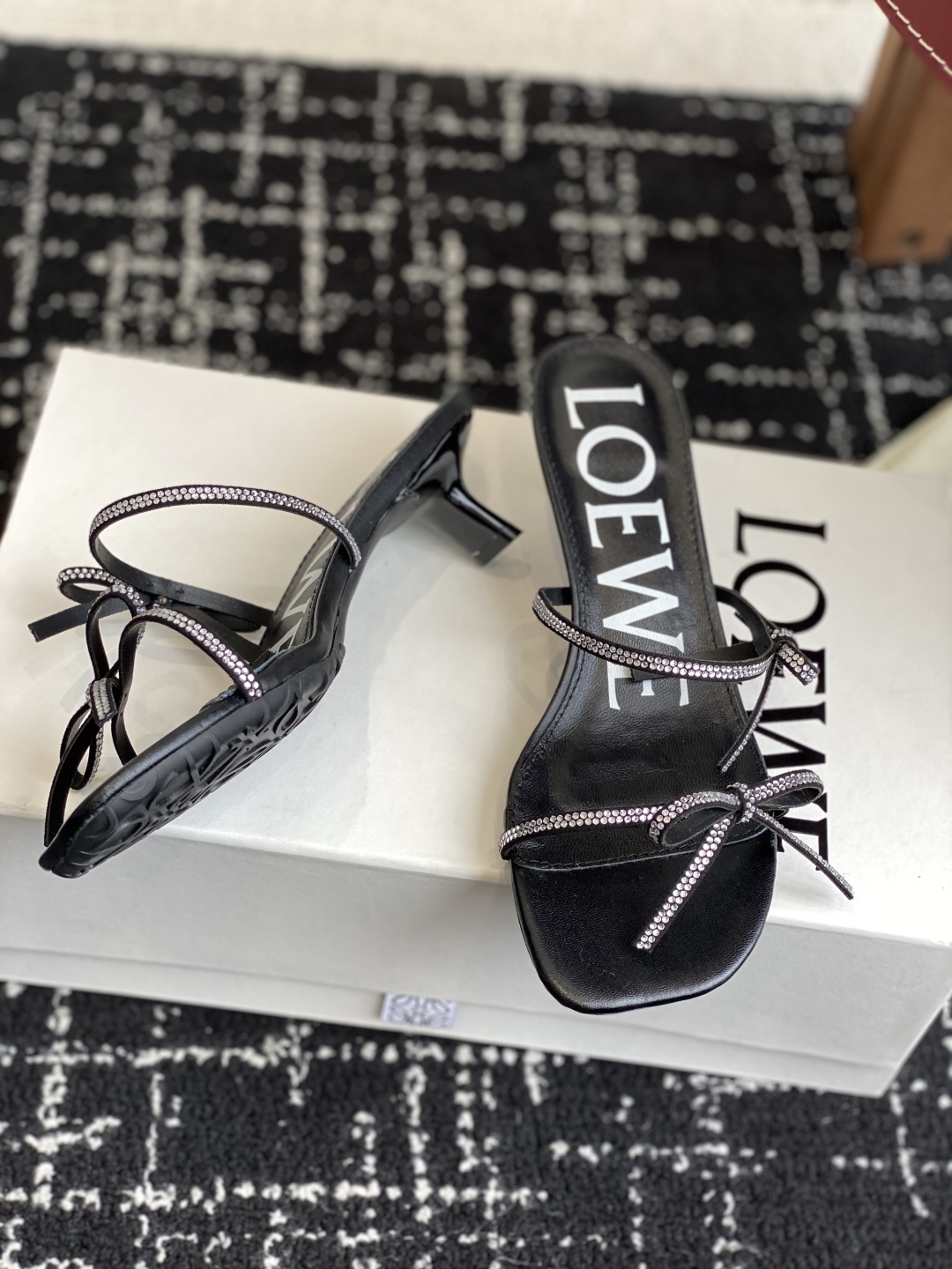 代购级
罗意威LOEWE 25ss 夏季 蝴蝶结 拖鞋

真正空调鞋，加若隐若现的美感，上脚真的太美了！