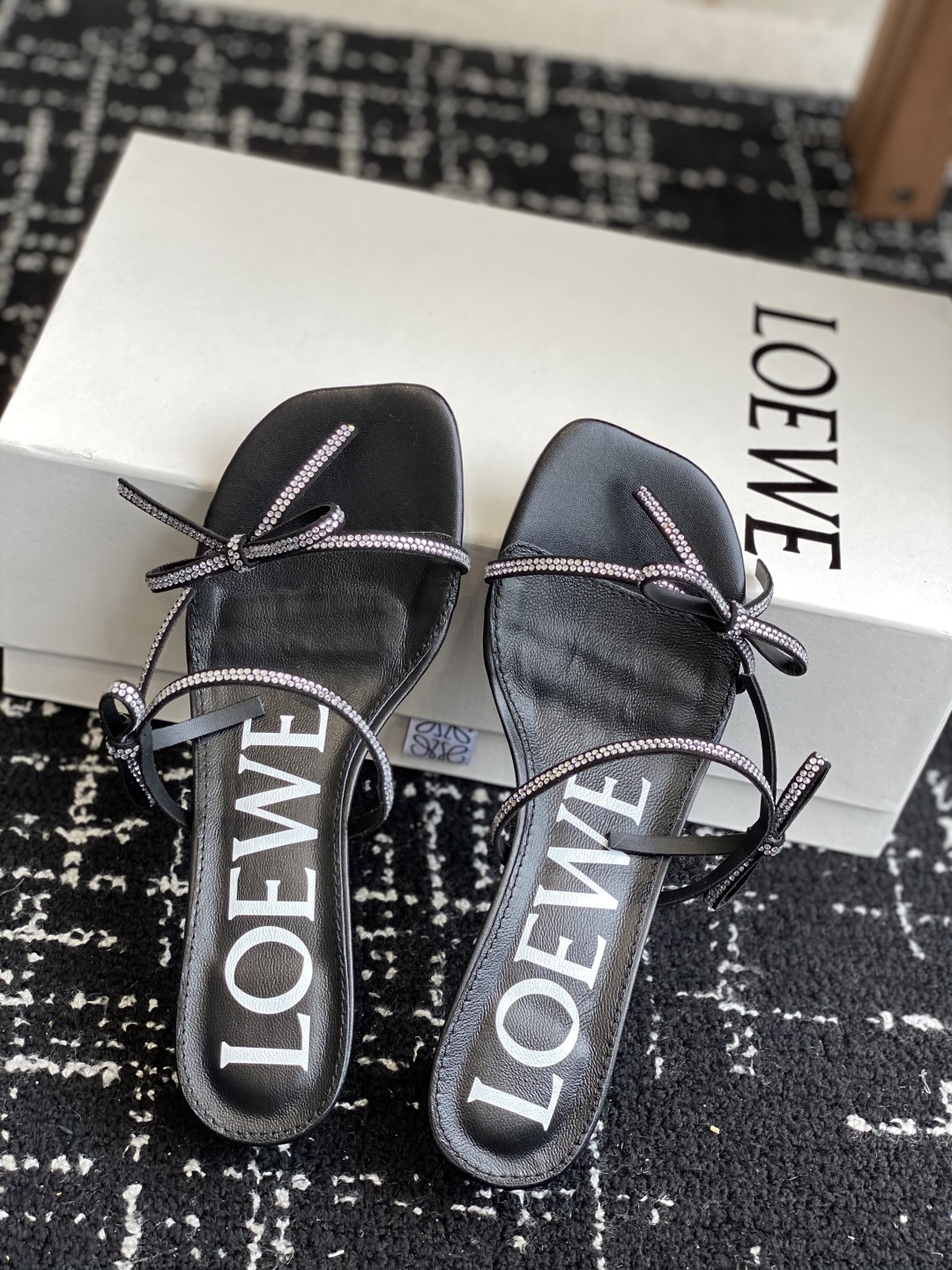 代购级
罗意威LOEWE 25ss 夏季 蝴蝶结 拖鞋

真正空调鞋，加若隐若现的美感，上脚真的太美了！