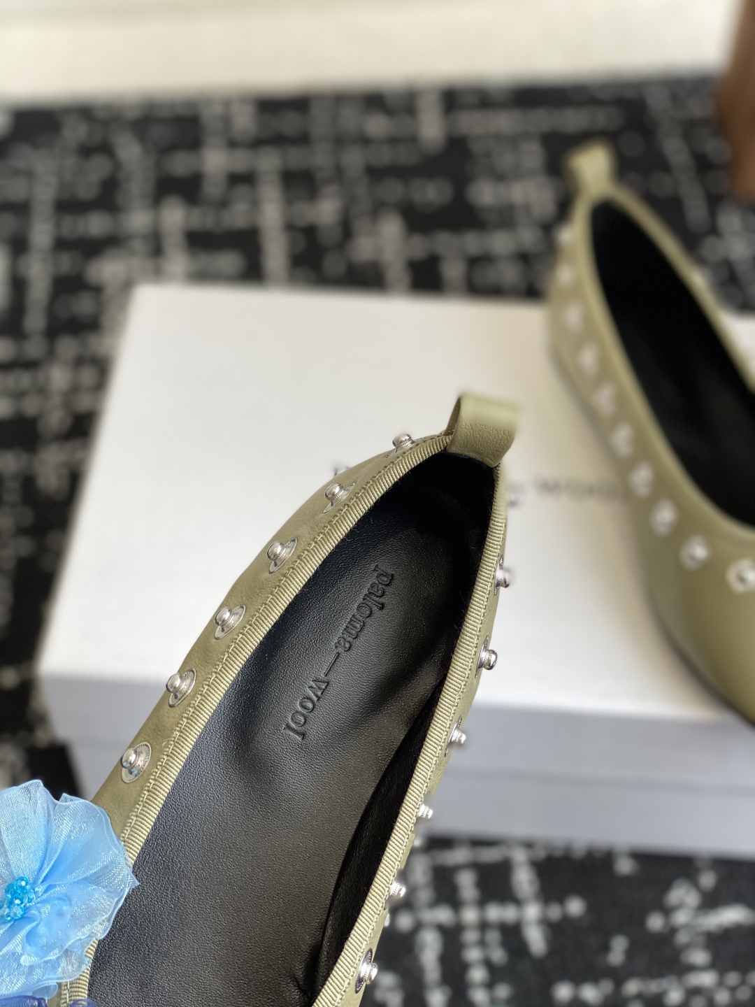 代购级
小众品牌 Paloma-wool 2025春夏新款花朵芭蕾舞鞋铆钉平底单鞋

超级漂亮，为花而生