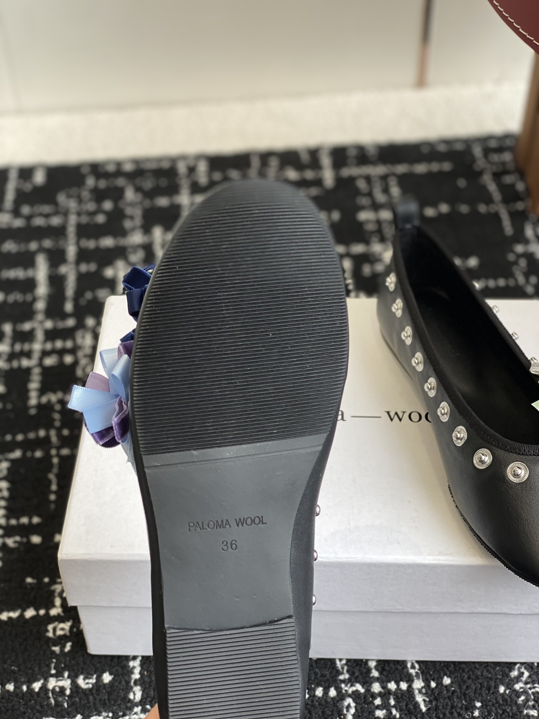 代购级
小众品牌 Paloma-wool 2025春夏新款花朵芭蕾舞鞋铆钉平底单鞋

超级漂亮，为花而生