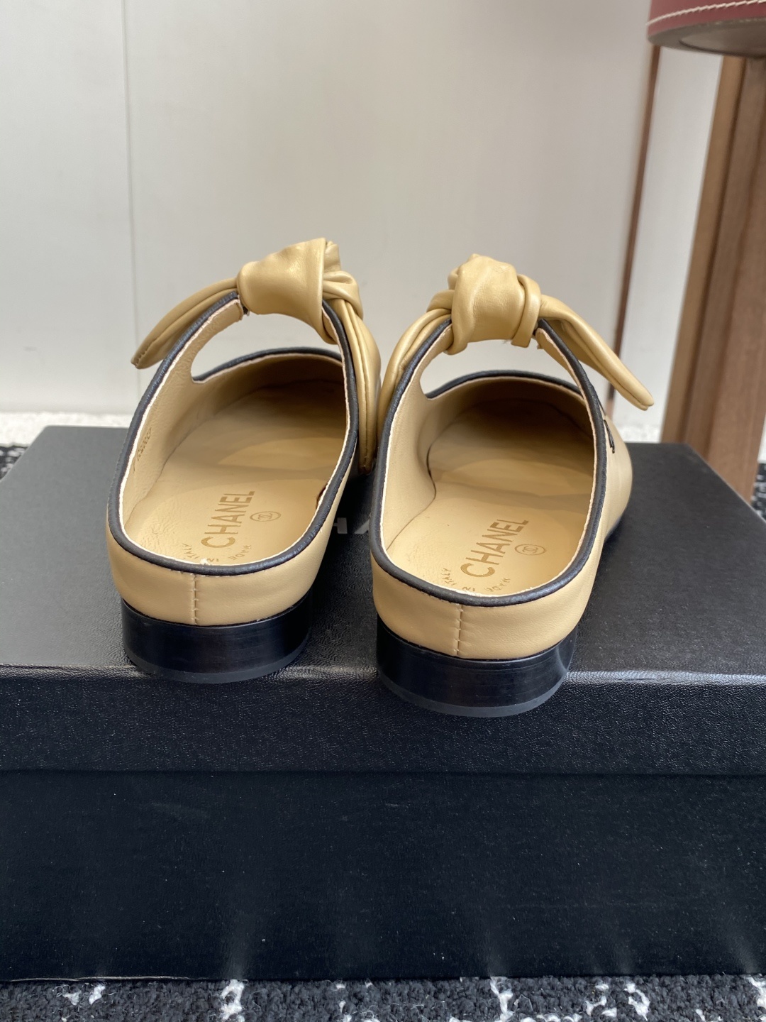 代购级
CHANEL小香 25ss 春夏鞋 玛丽珍 半拖
宛如女神脖子上的项链,上脚包裹性非常好,上