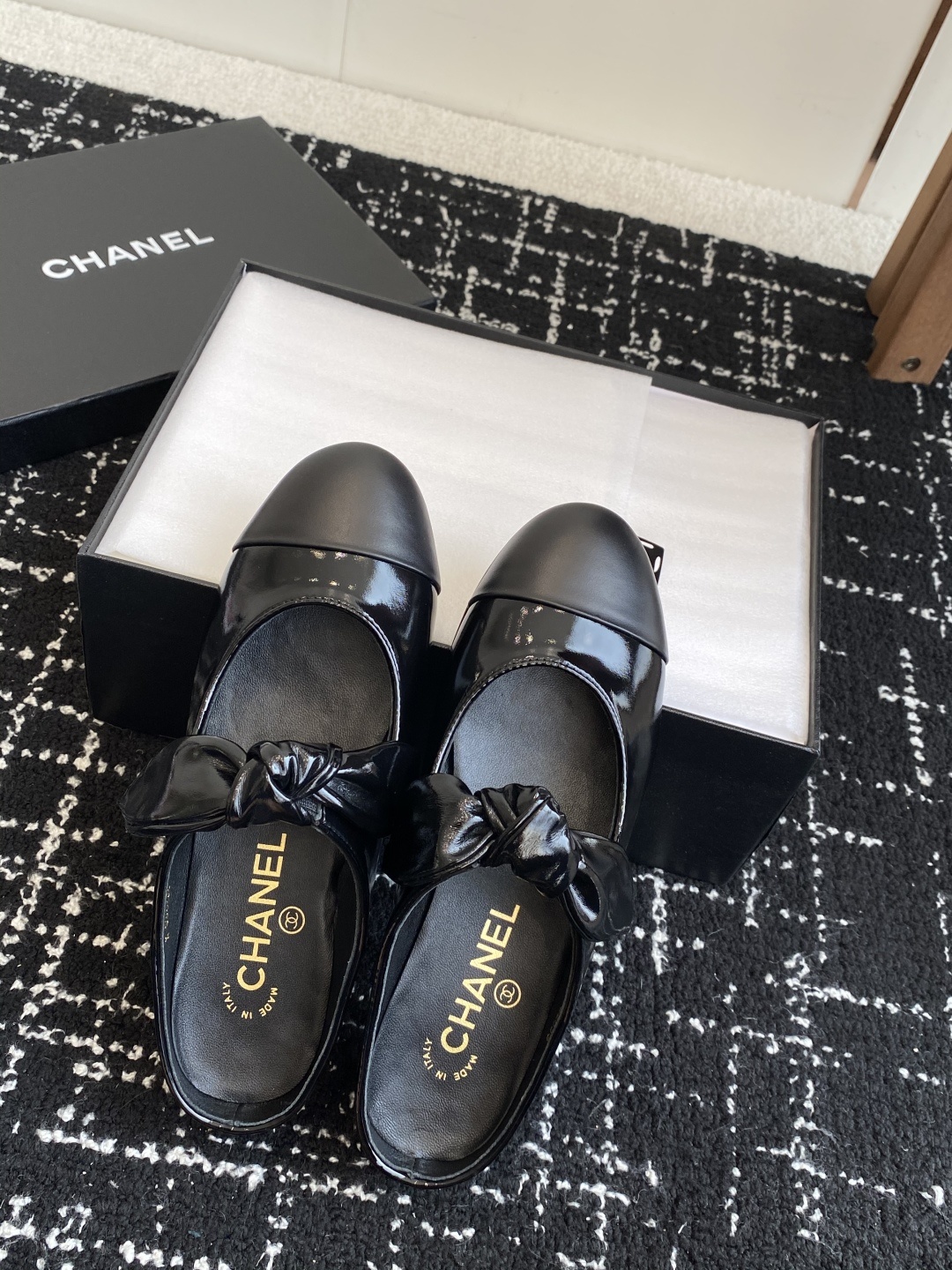 代购级
CHANEL小香 25ss 春夏鞋 玛丽珍 半拖
宛如女神脖子上的项链,上脚包裹性非常好,上