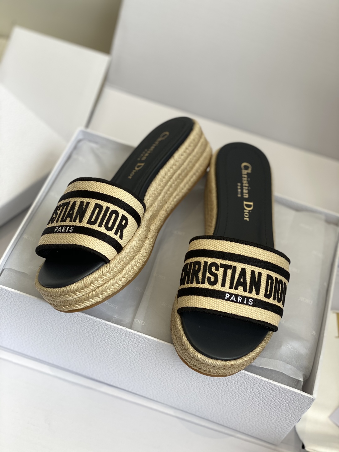 东莞代购级（⚠️官网同步✈️盒包装）
Dior 迪奥 25ss 春夏新款 IVIETA DWAY 渔夫一
