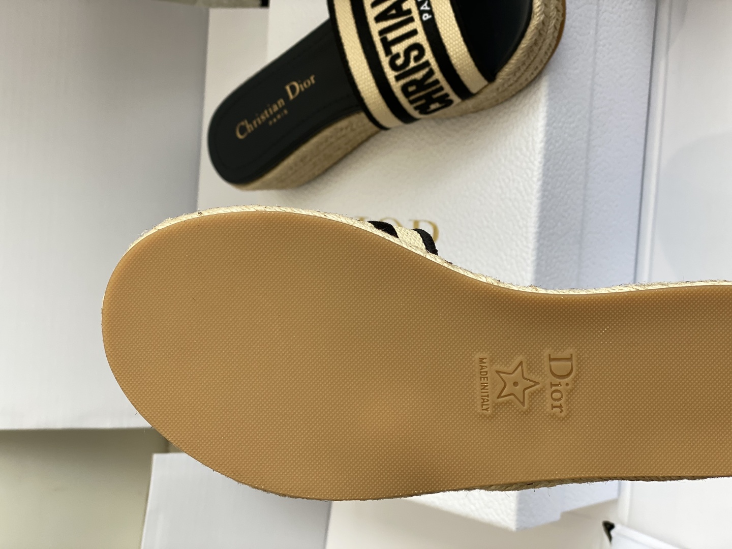 东莞代购级（⚠️官网同步✈️盒包装）
Dior 迪奥 25ss 春夏新款 IVIETA DWAY 渔夫一