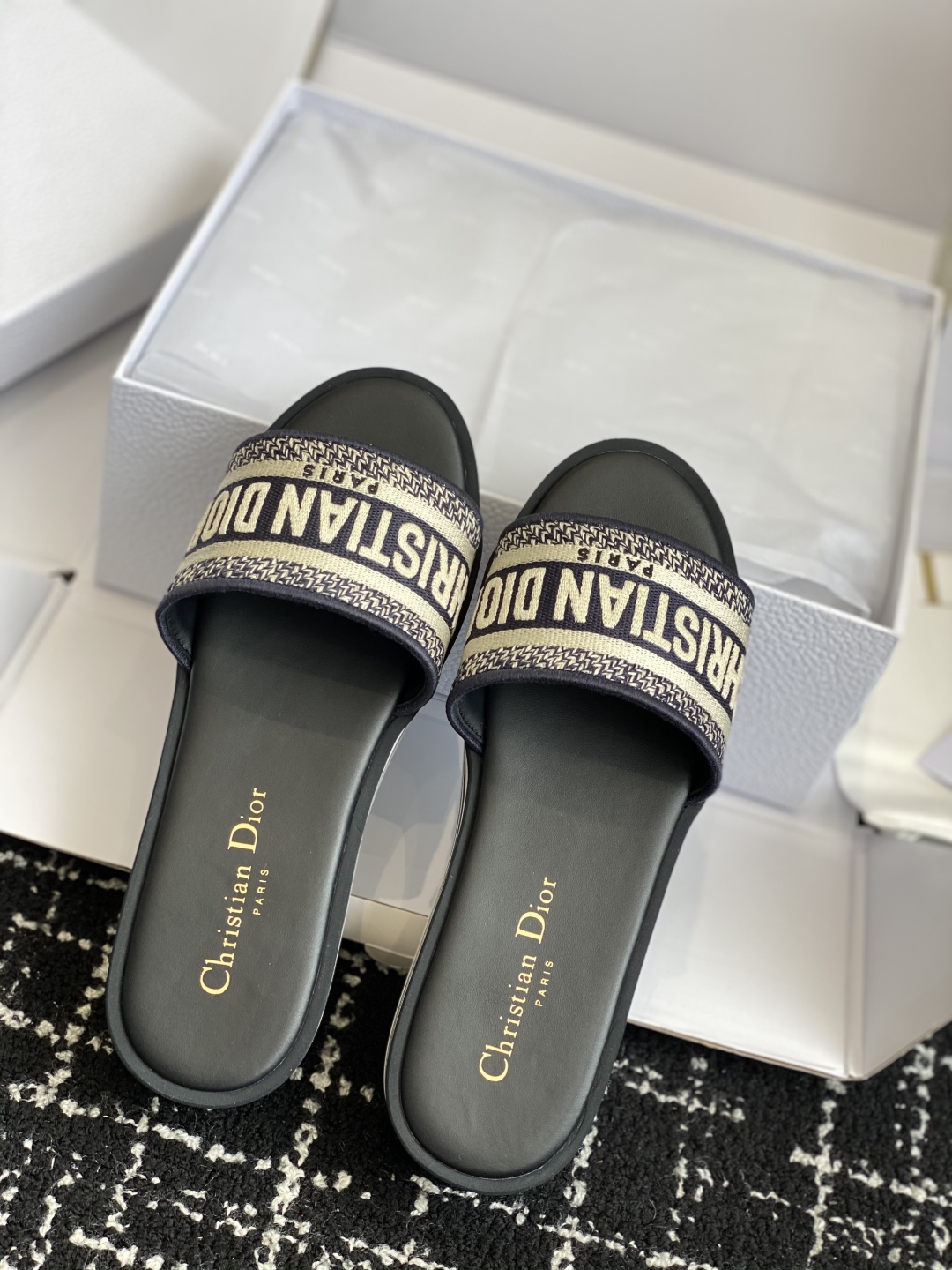 东莞代购级（⚠️官网同步✈️盒包装）
Dior 迪奥 25ss 春夏新款 IVIETA DWAY 渔夫一