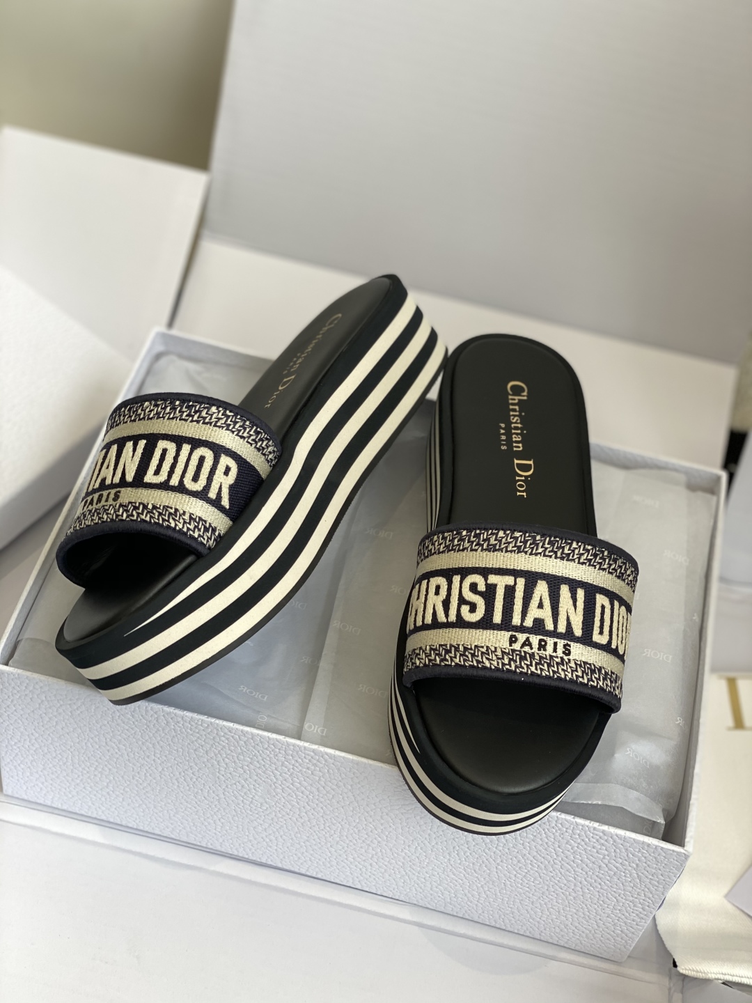 东莞代购级（⚠️官网同步✈️盒包装）
Dior 迪奥 25ss 春夏新款 IVIETA DWAY 渔夫一
