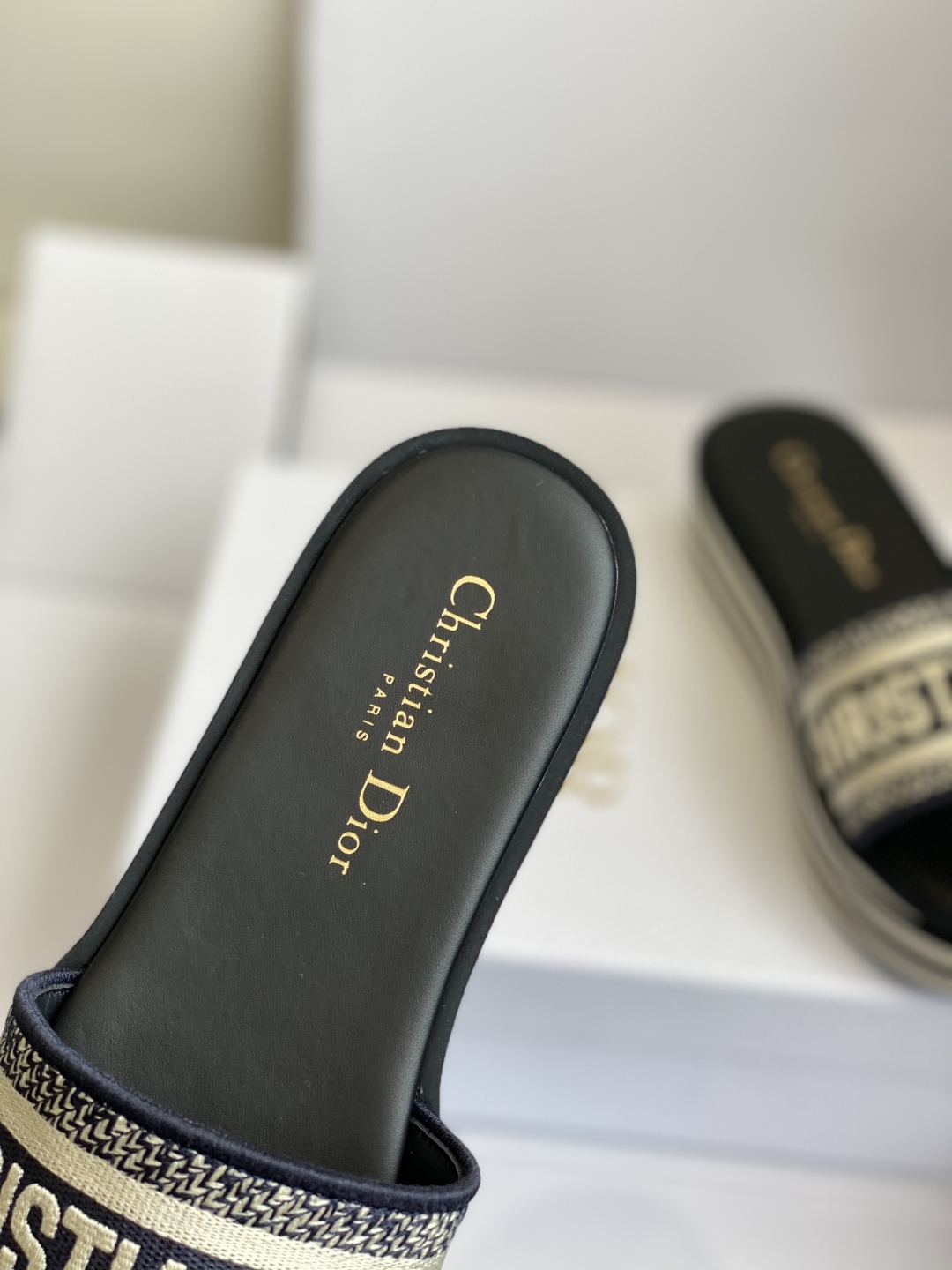 东莞代购级（⚠️官网同步✈️盒包装）
Dior 迪奥 25ss 春夏新款 IVIETA DWAY 渔夫一