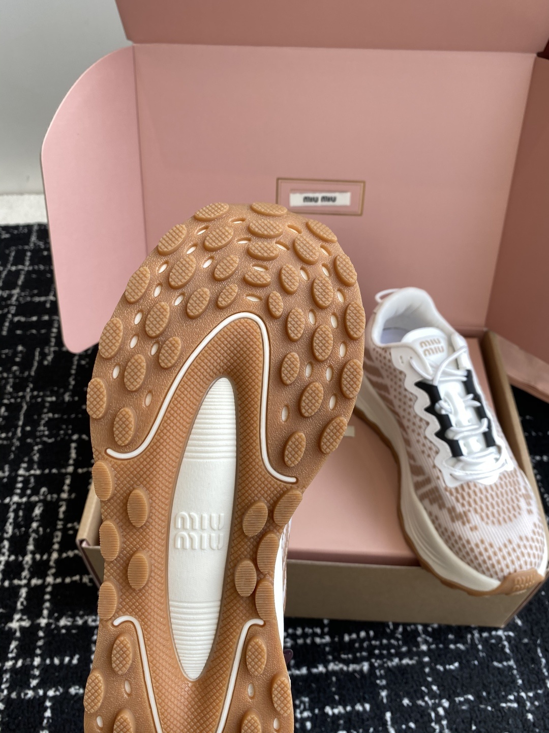 代购级(⚠️官网同步✈️盒包装)
Miu Miu 缪缪25ss 最新款美式 情侣款 老爹鞋 运动鞋