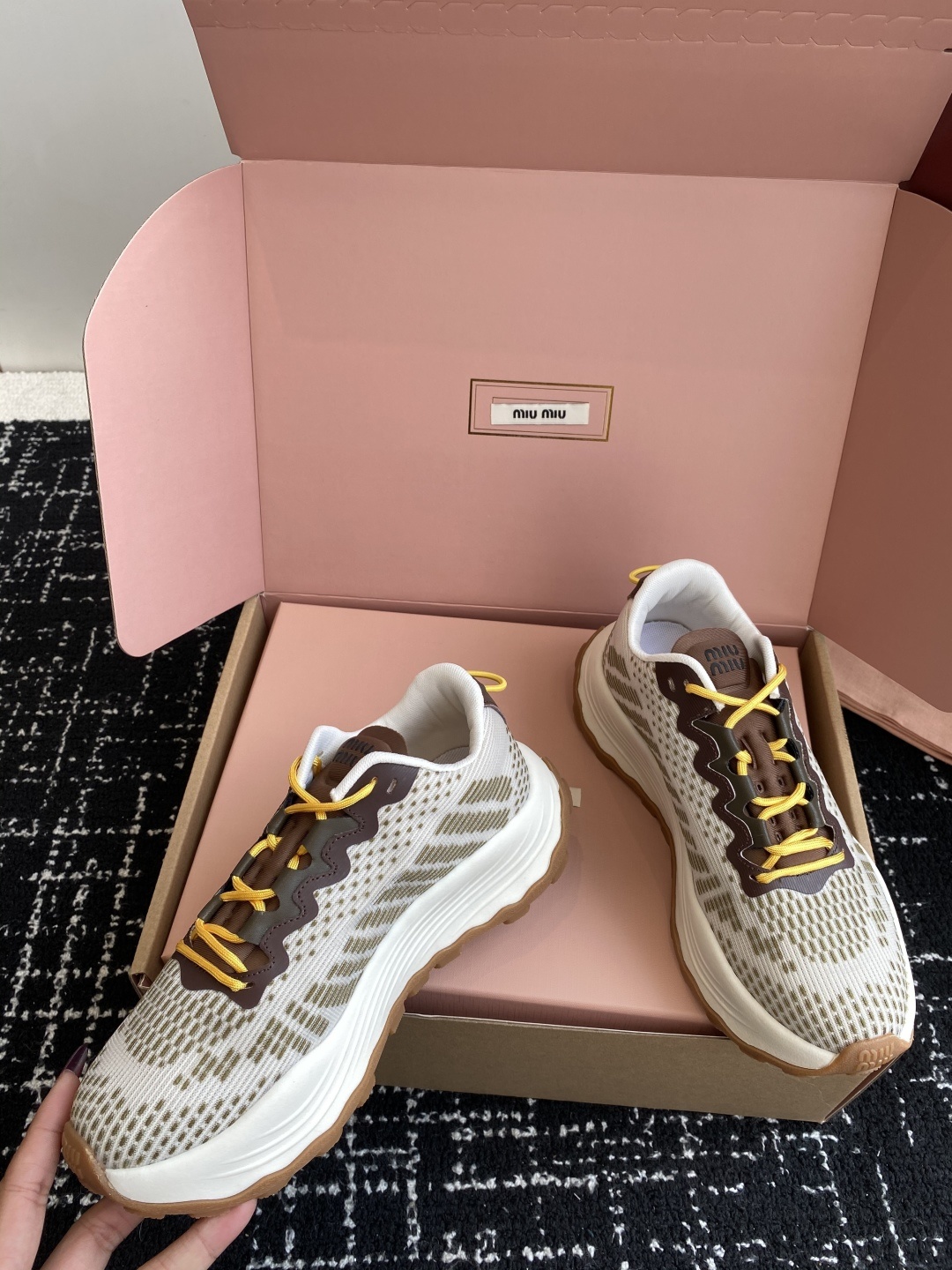代购级(⚠️官网同步✈️盒包装)
Miu Miu 缪缪25ss 最新款美式 情侣款 老爹鞋 运动鞋