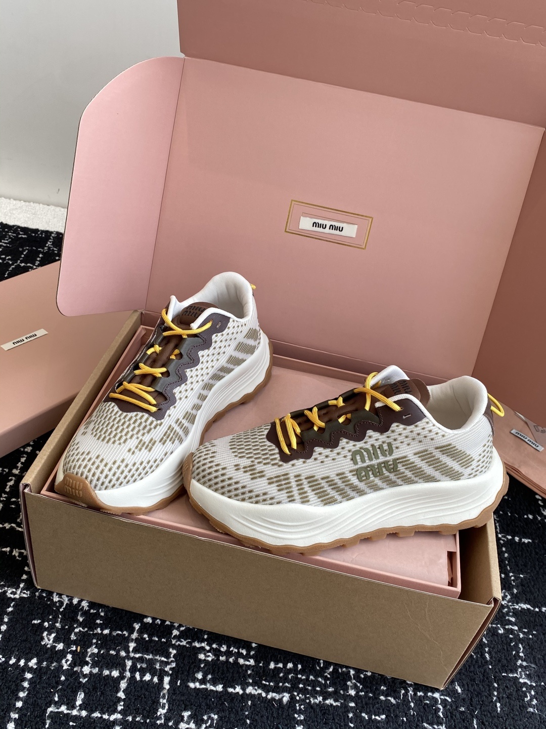 代购级(⚠️官网同步✈️盒包装)
Miu Miu 缪缪25ss 最新款美式 情侣款 老爹鞋 运动鞋