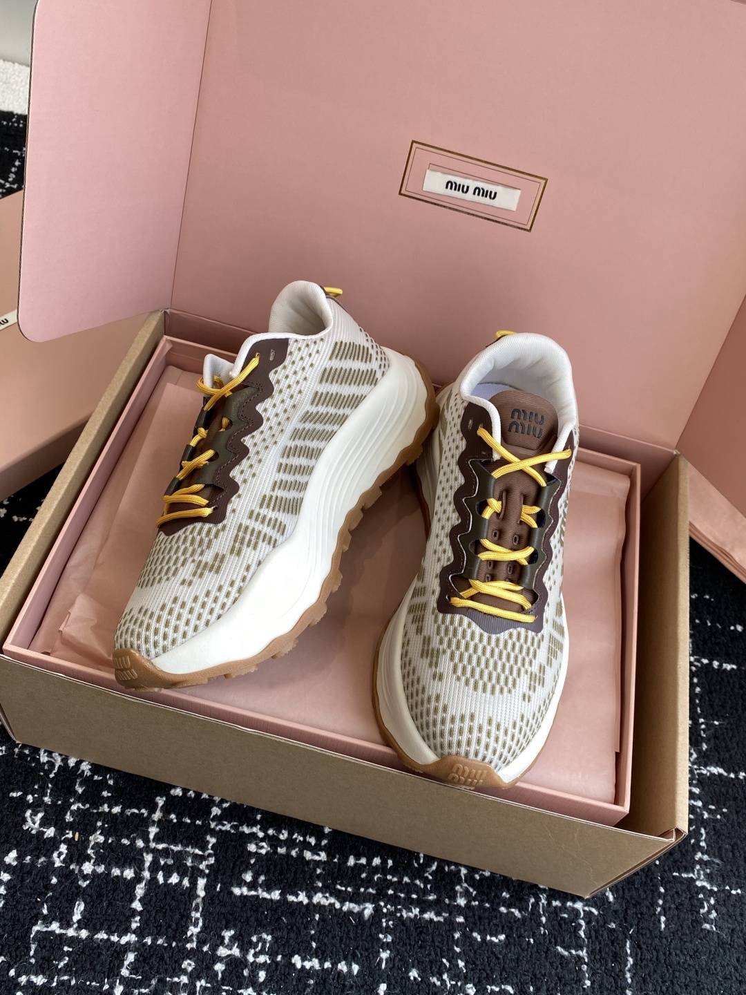 代购级(⚠️官网同步✈️盒包装)
Miu Miu 缪缪25ss 最新款美式 情侣款 老爹鞋 运动鞋