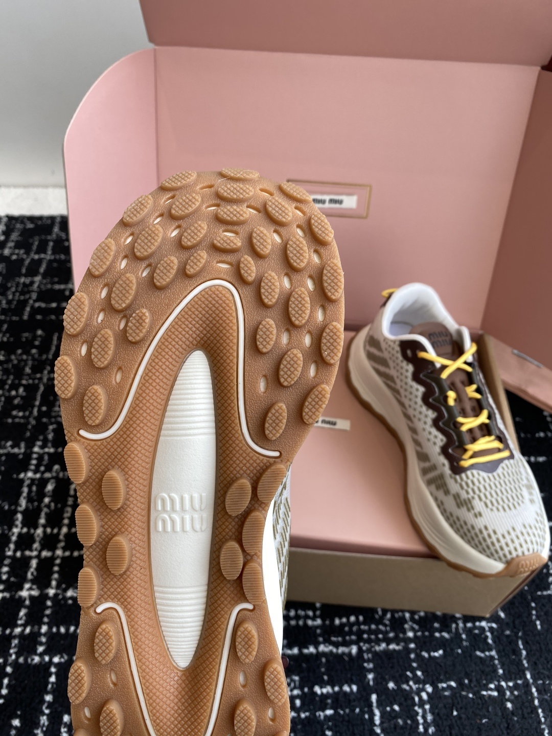 代购级(⚠️官网同步✈️盒包装)
Miu Miu 缪缪25ss 最新款美式 情侣款 老爹鞋 运动鞋