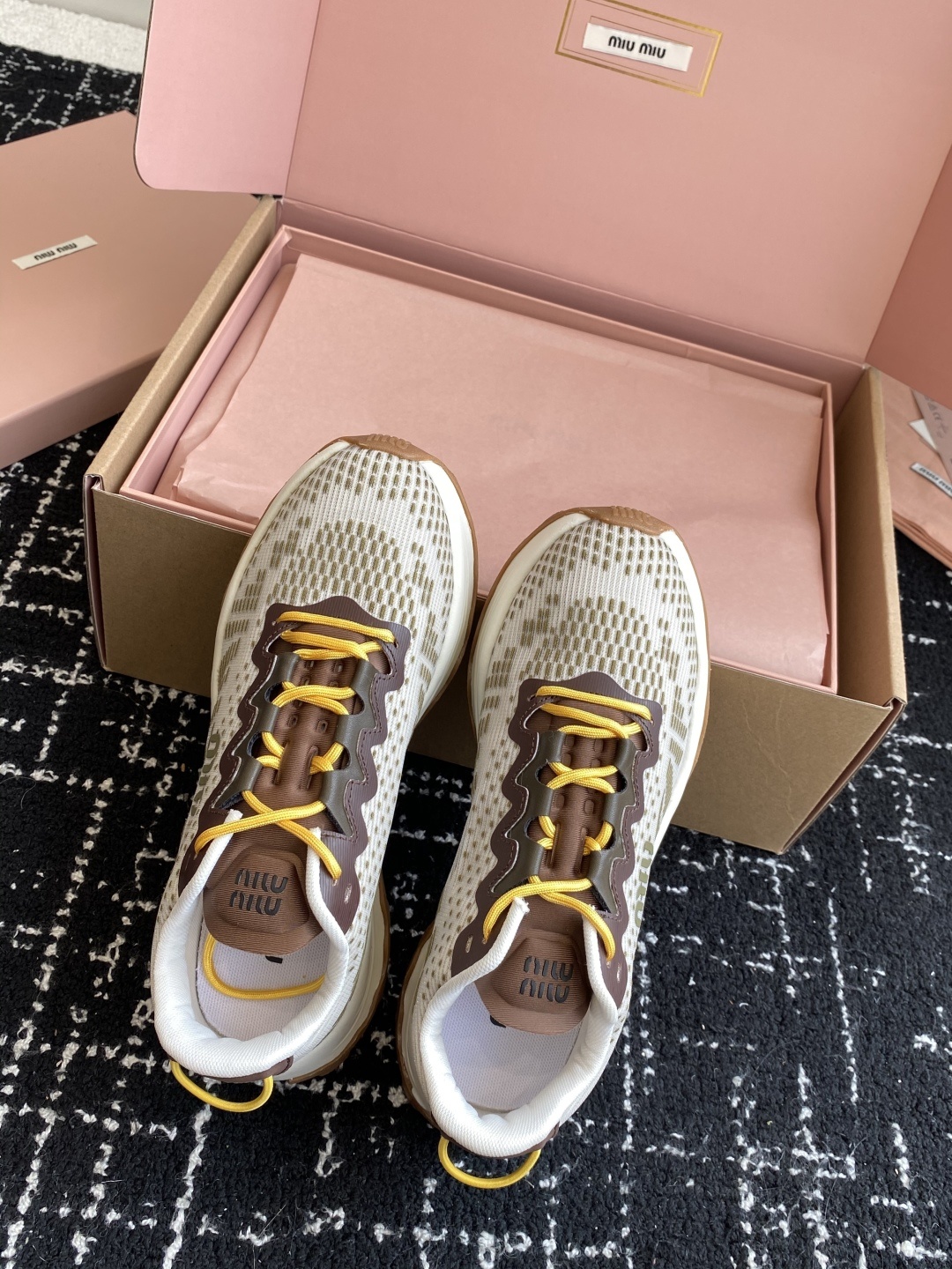 代购级(⚠️官网同步✈️盒包装)
Miu Miu 缪缪25ss 最新款美式 情侣款 老爹鞋 运动鞋