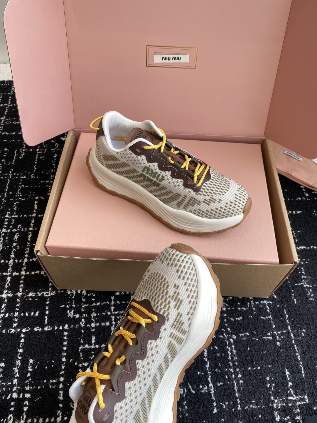 代购级(⚠️官网同步✈️盒包装)
Miu Miu 缪缪25ss 最新款美式 情侣款 老爹鞋 运动鞋