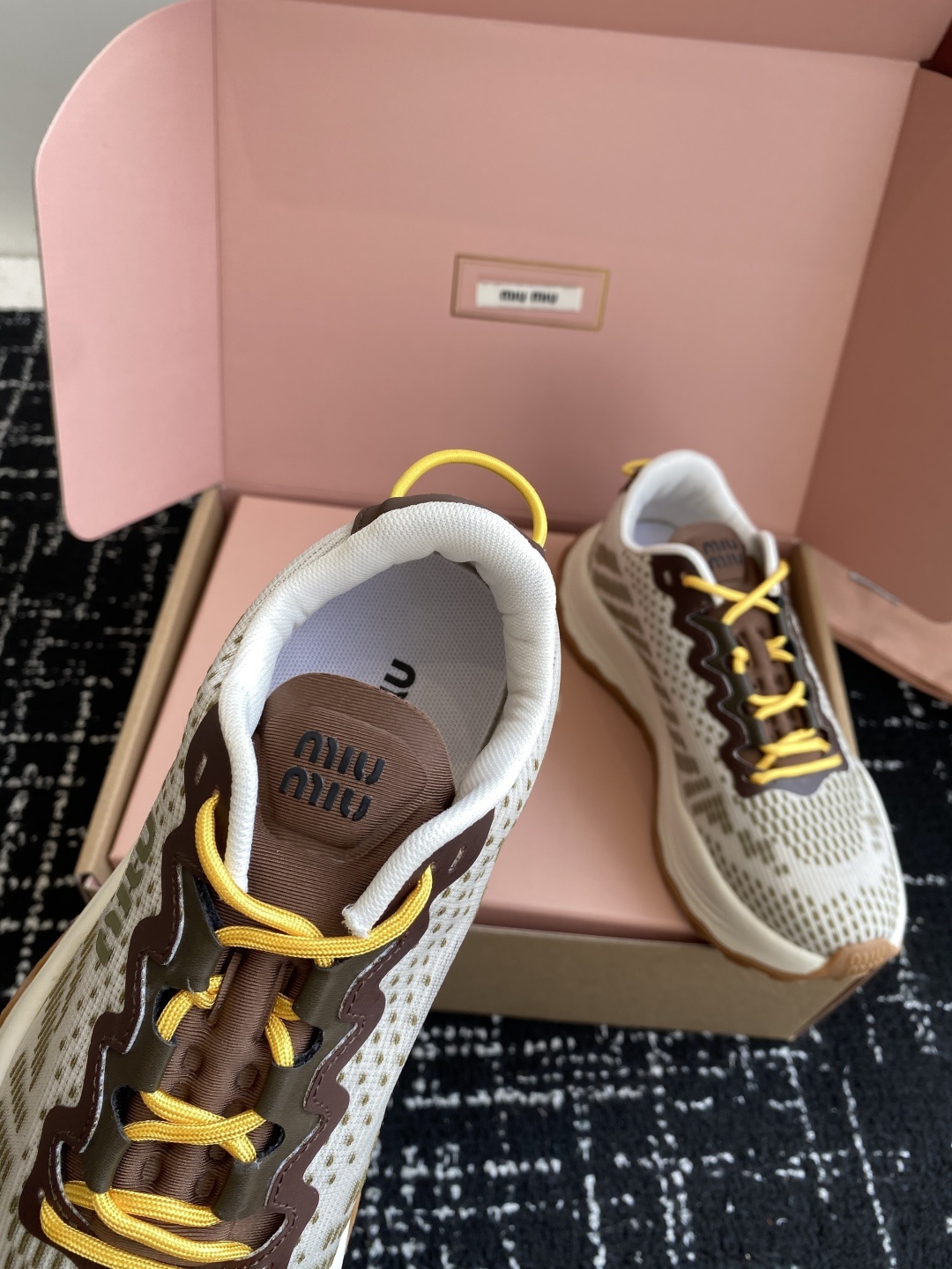 代购级(⚠️官网同步✈️盒包装)
Miu Miu 缪缪25ss 最新款美式 情侣款 老爹鞋 运动鞋