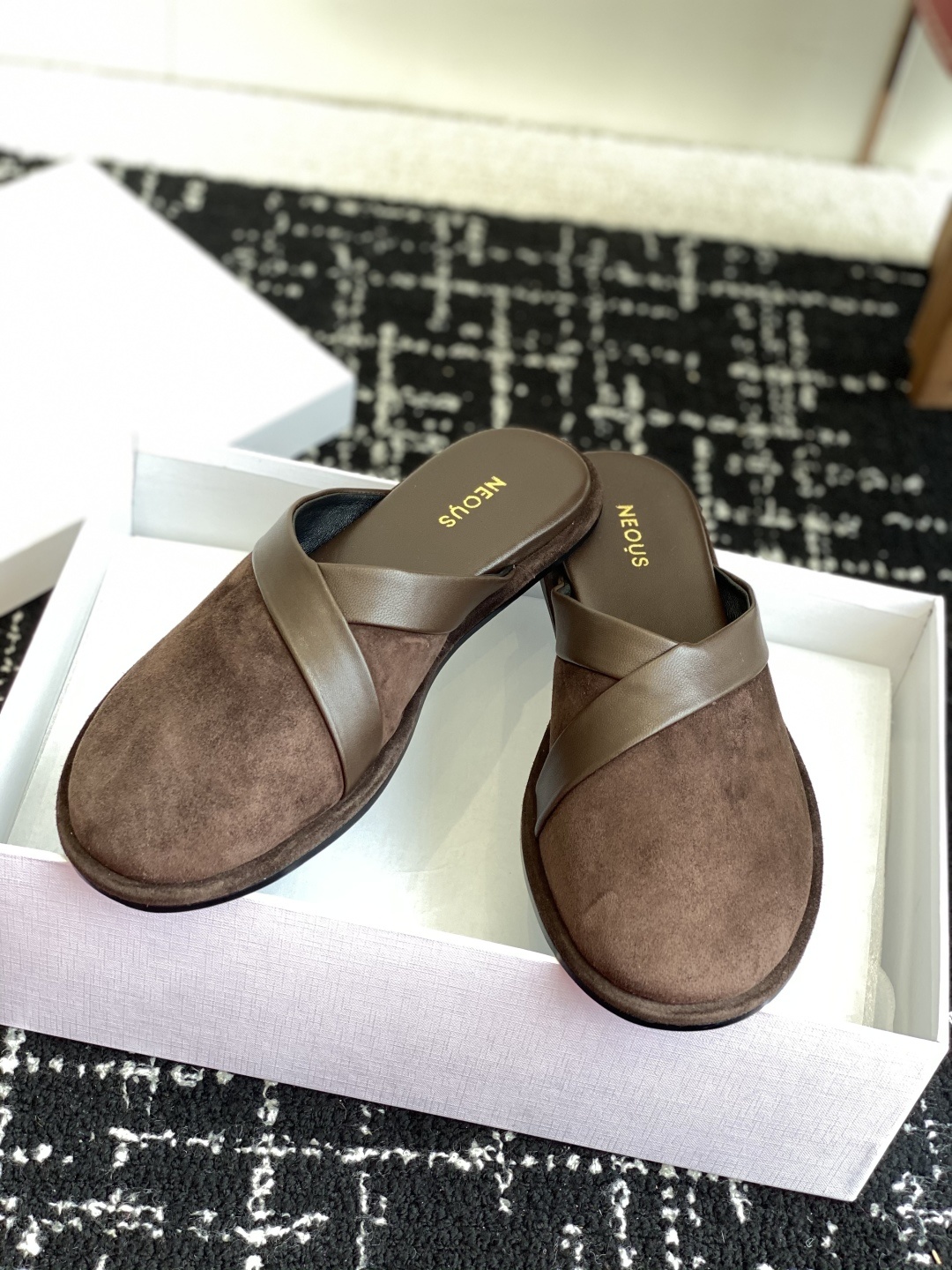代购级
NEOUS 25ss 来自英国的小众品牌又一款 圆头拖鞋
小众伦敦鞋履品牌Neous虽然不及