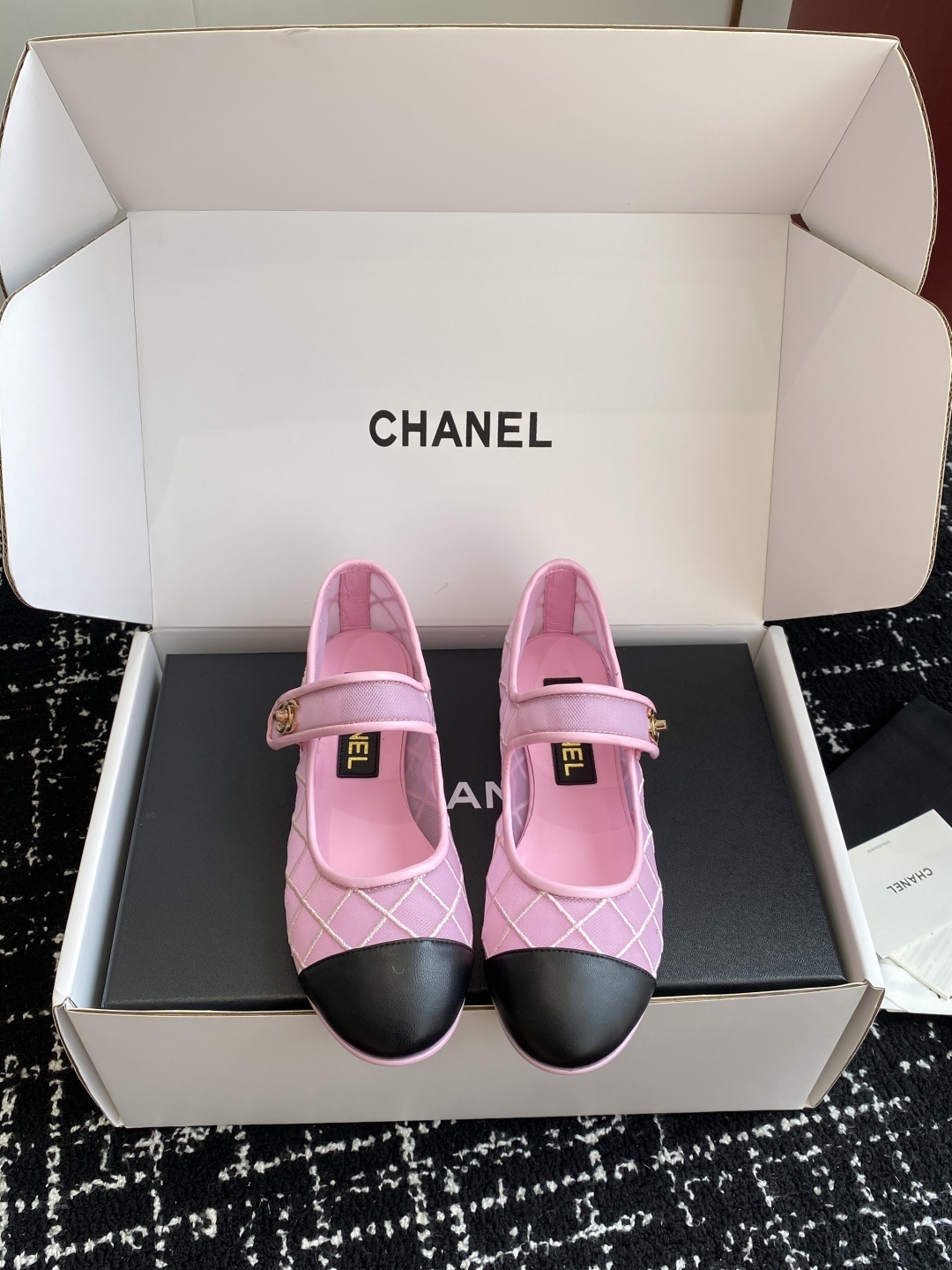 代购级(⚠️官网同步✈️盒包装)
CHANEL小香 25ss 春夏 透气网面 芭蕾舞鞋 宛如女神脖子上的