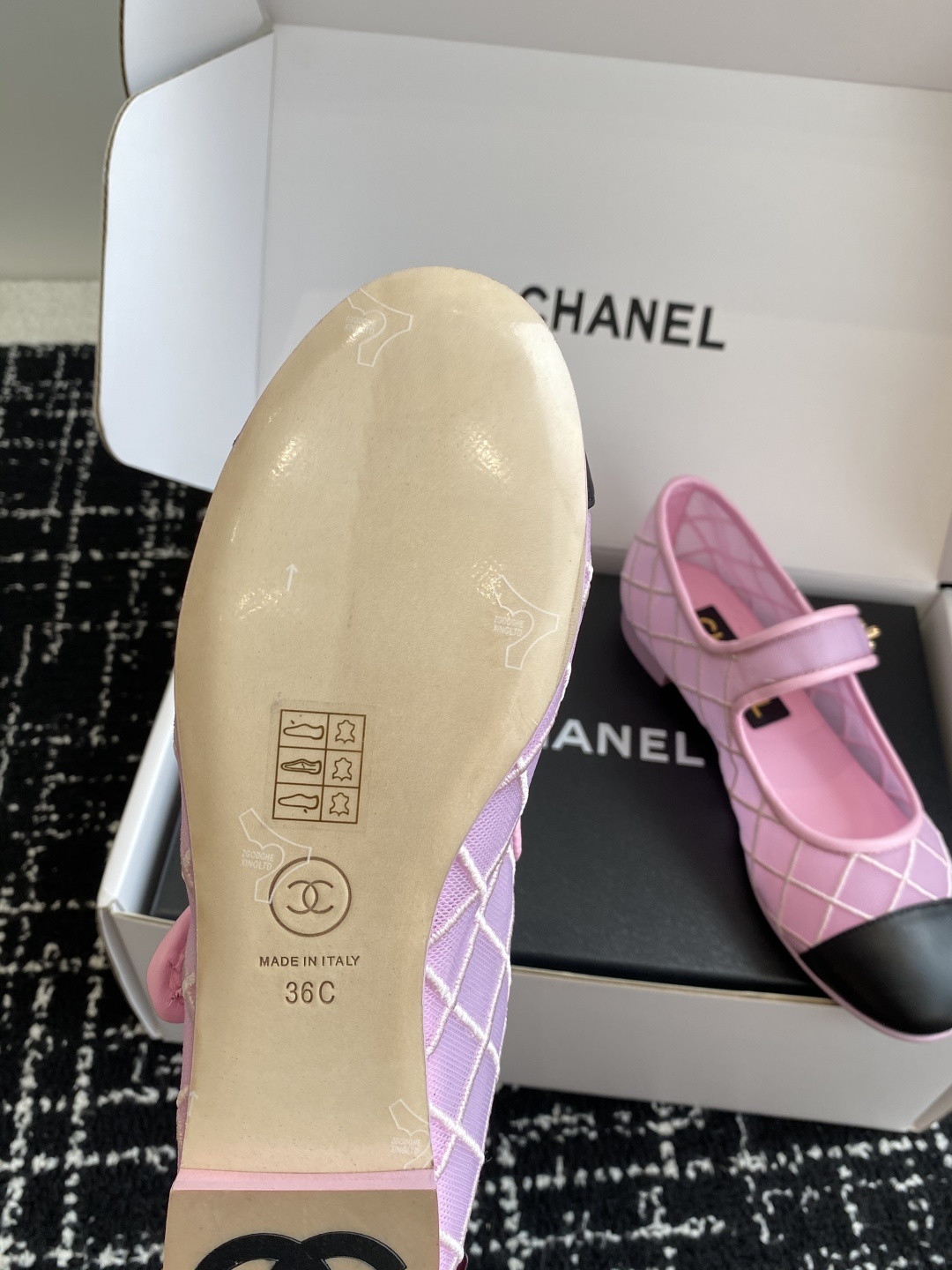 代购级(⚠️官网同步✈️盒包装)
CHANEL小香 25ss 春夏 透气网面 芭蕾舞鞋 宛如女神脖子上的