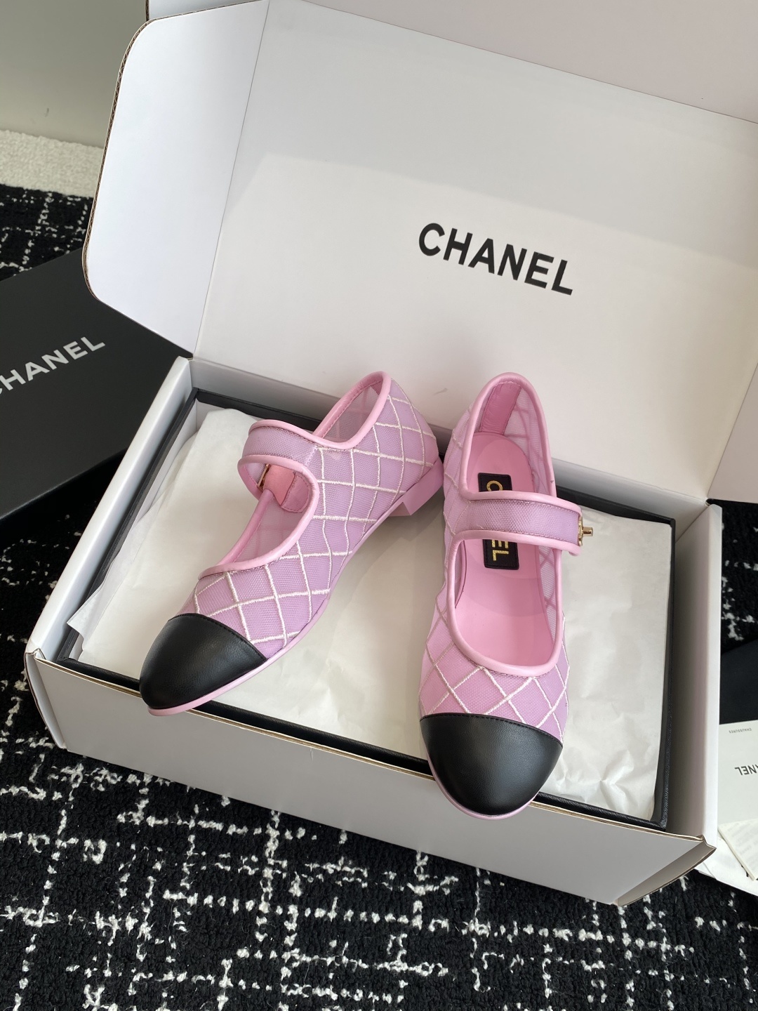代购级(⚠️官网同步✈️盒包装)
CHANEL小香 25ss 春夏 透气网面 芭蕾舞鞋 宛如女神脖子上的