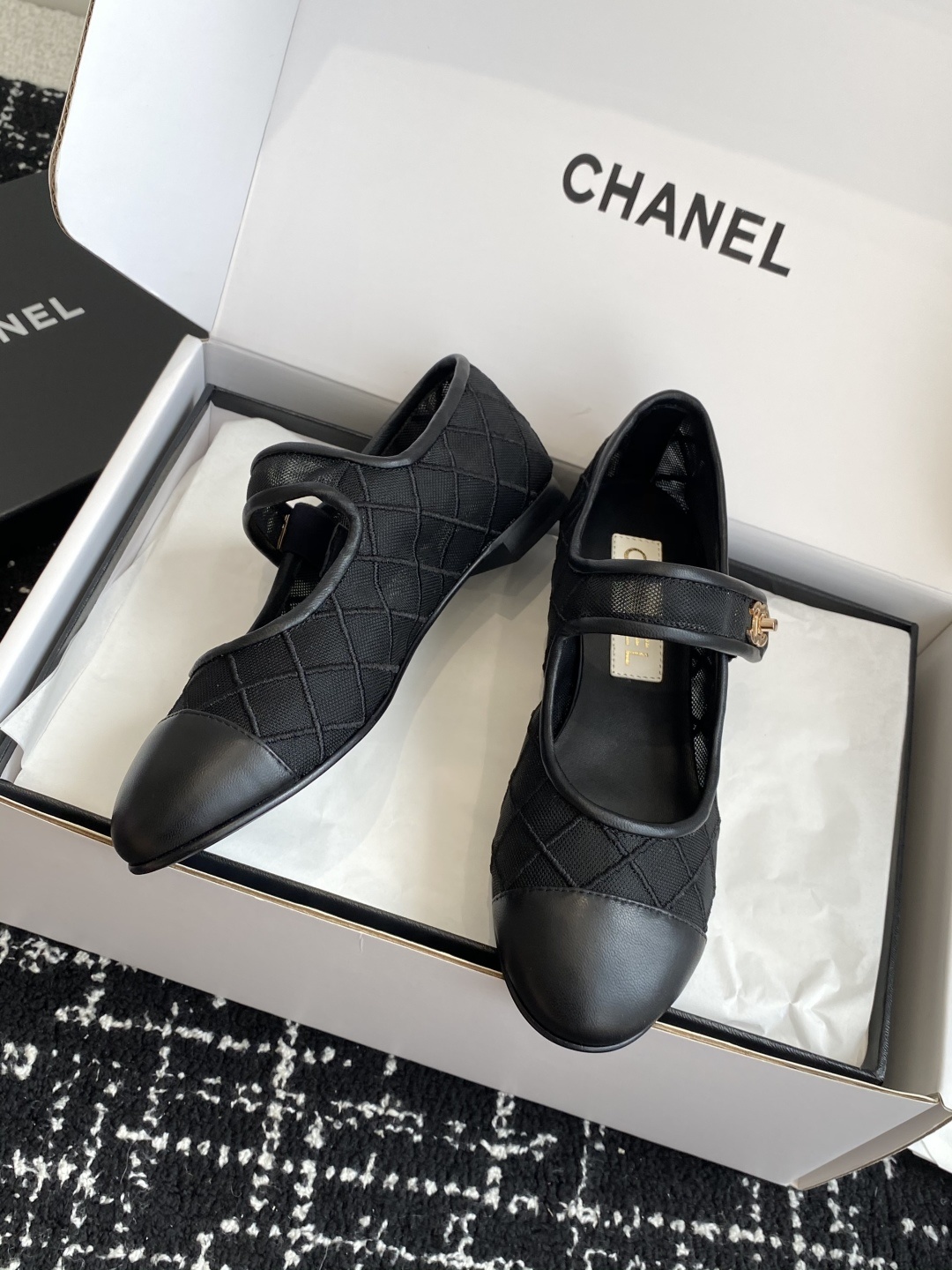 代购级(⚠️官网同步✈️盒包装)
CHANEL小香 25ss 春夏 透气网面 芭蕾舞鞋 宛如女神脖子上的