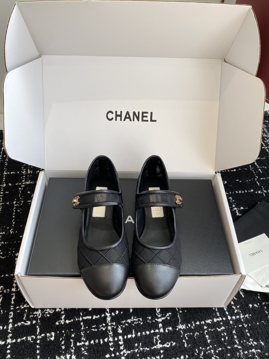 代购级(⚠️官网同步✈️盒包装)
CHANEL小香 25ss 春夏 透气网面 芭蕾舞鞋 宛如女神脖子上的