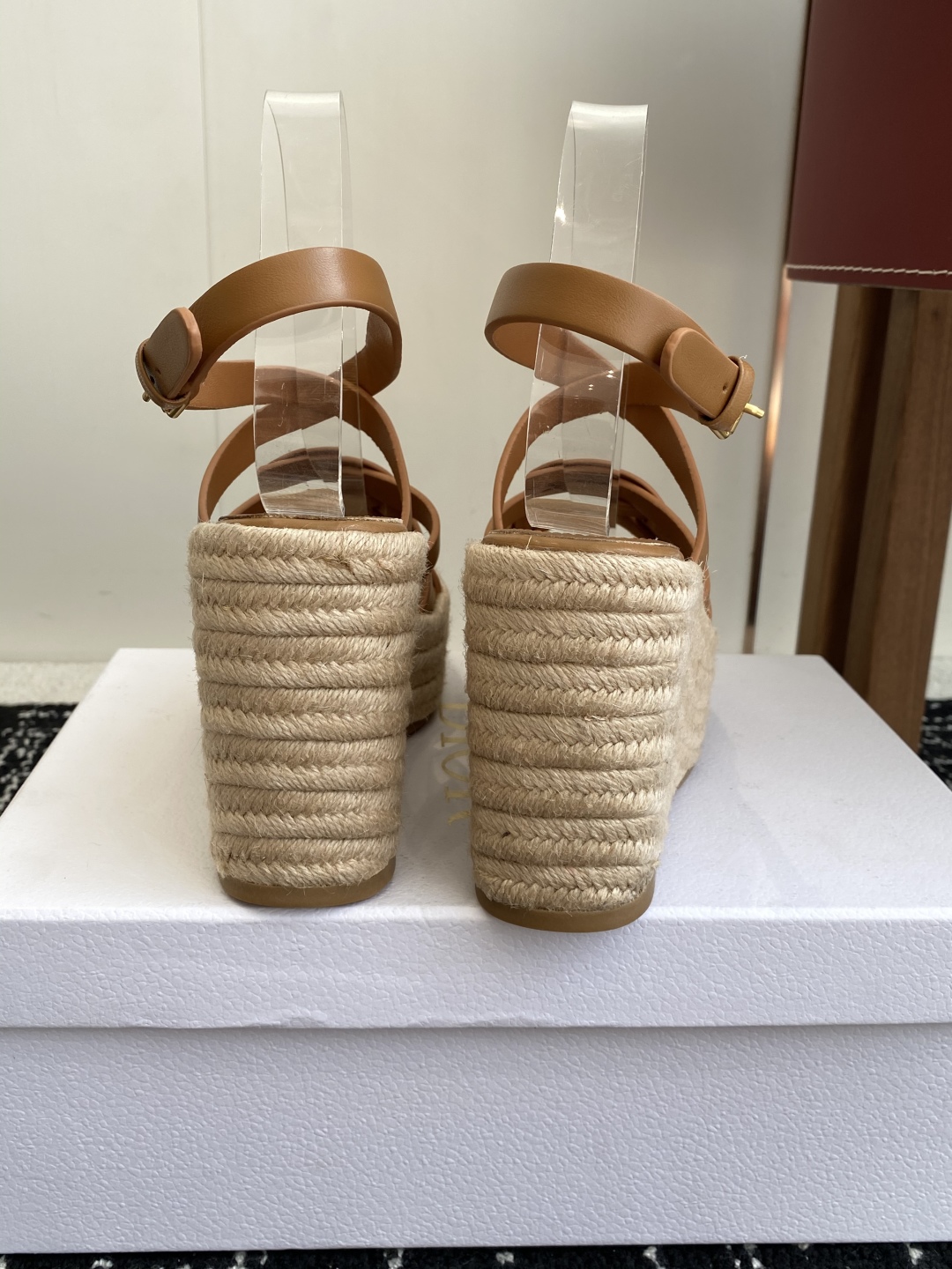 代购级
Dior 迪奥 25ss 夏季高版本新款 厚底拖鞋

简约超级百搭. 上脚完美奢华可任意搭配春夏
