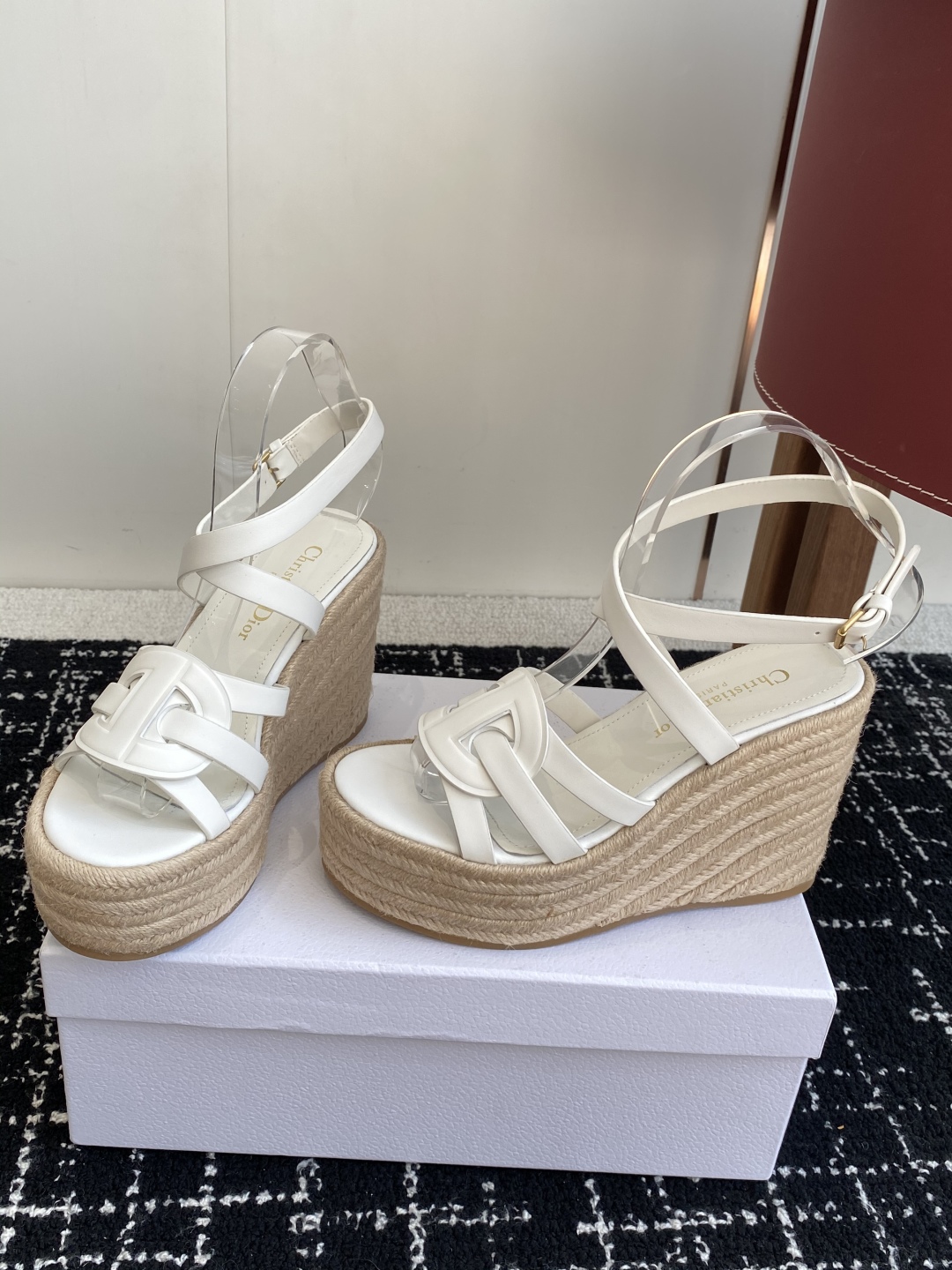 代购级
Dior 迪奥 25ss 夏季高版本新款 厚底拖鞋

简约超级百搭. 上脚完美奢华可任意搭配春夏