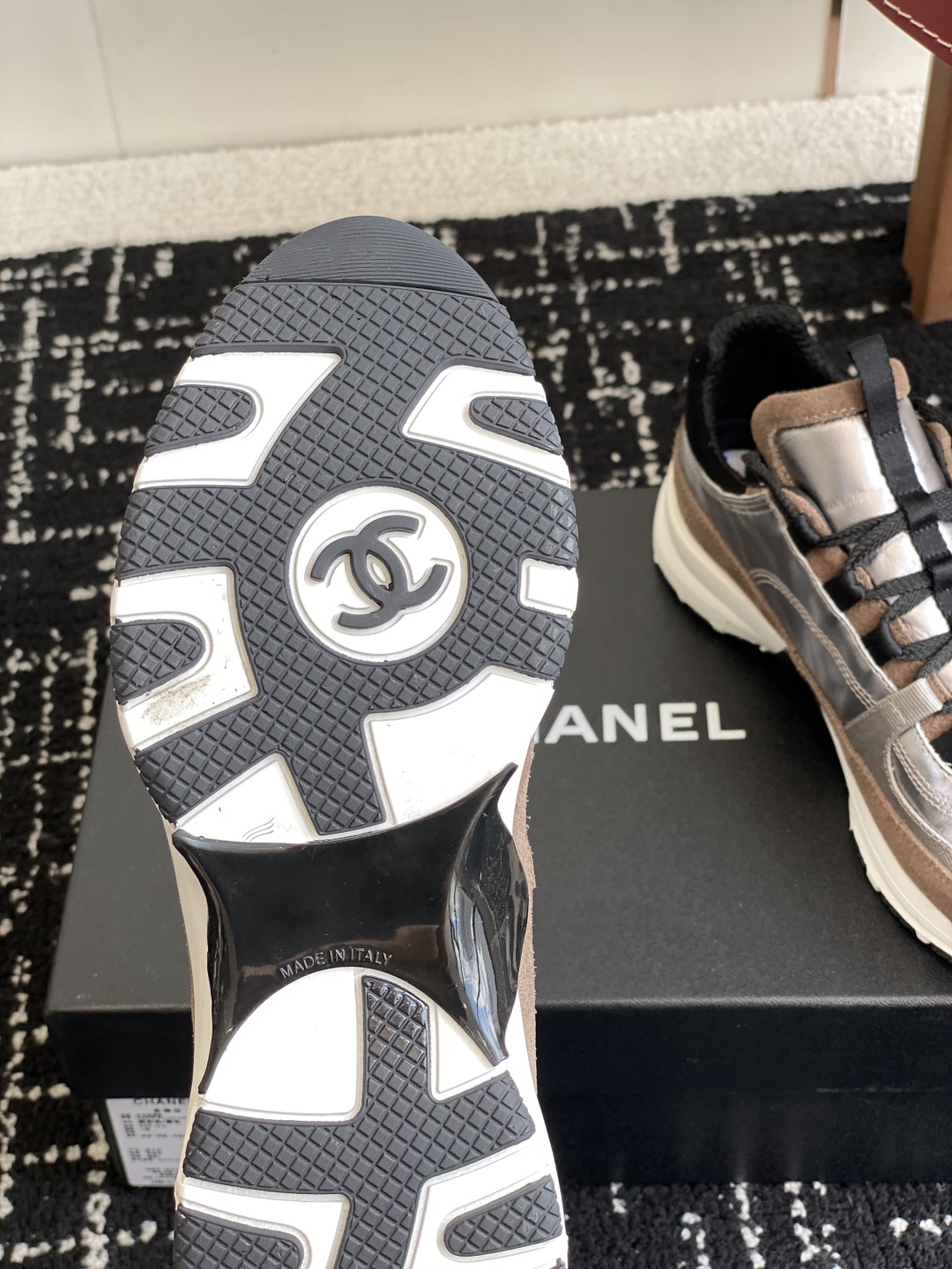 代购级
Chanel香奈儿 25ss 春夏新款专柜顶级休闲款运动鞋

这款经典设计 鞋面多种工艺电绣的风