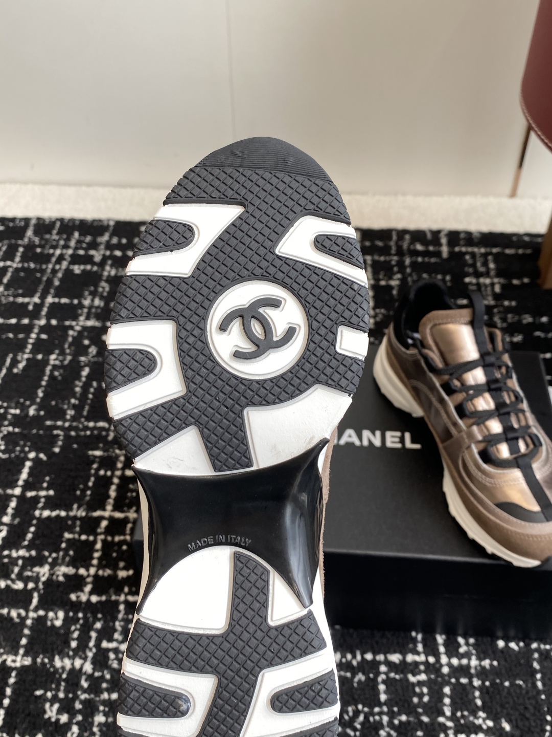 代购级
Chanel香奈儿 25ss 春夏新款专柜顶级休闲款运动鞋

这款经典设计 鞋面多种工艺电绣的风