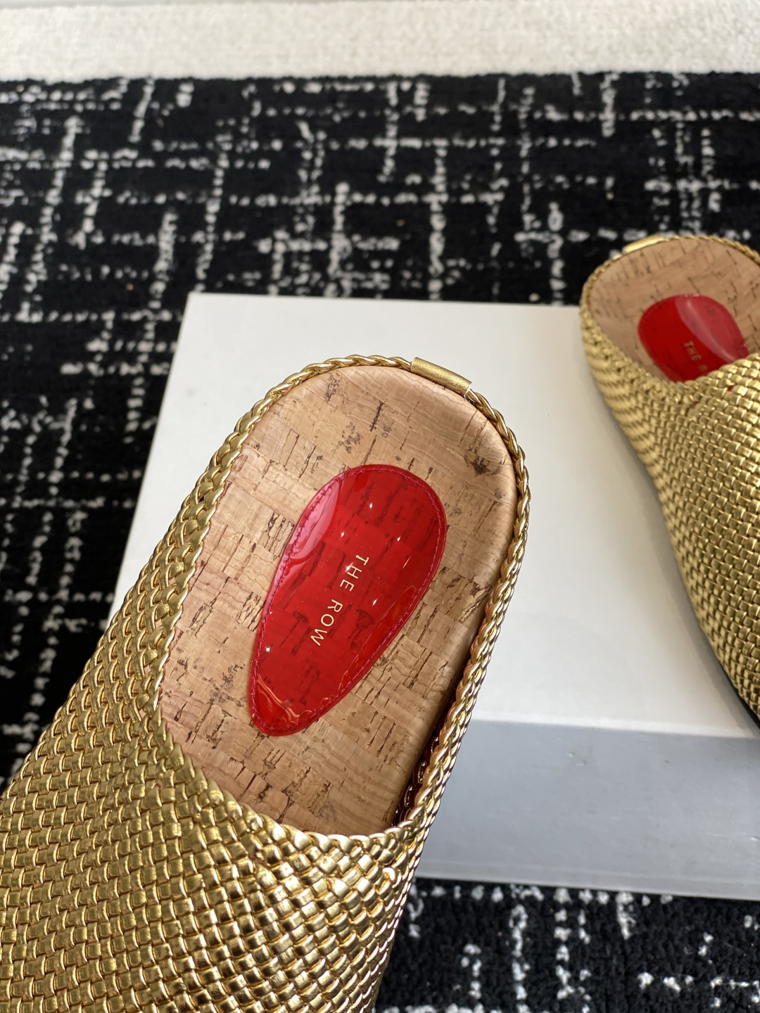 代购级
Therow 25ss 春夏博肯   真软木潮流时尚 系带 休闲 包头拖

人体工程学设计符合脚