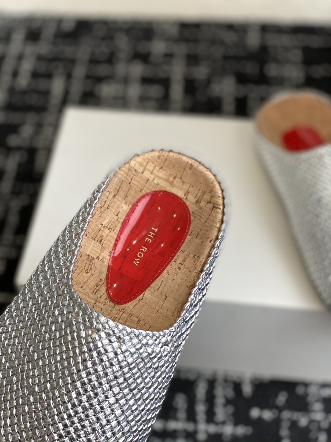 代购级
Therow 25ss 春夏博肯   真软木潮流时尚 系带 休闲 包头拖

人体工程学设计符合脚